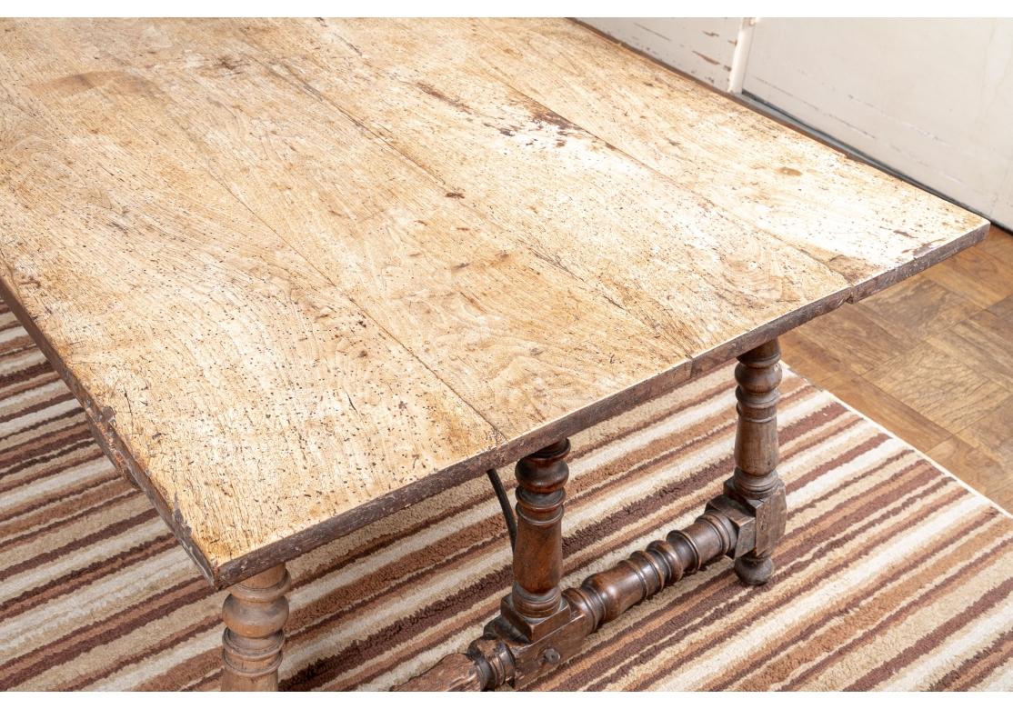 Table de taverne à tréteaux en bois dur du XVIIIe siècle   en vente 3