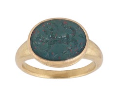 bague en héliotrope du 18e siècle avec intaille en pierre sanguine