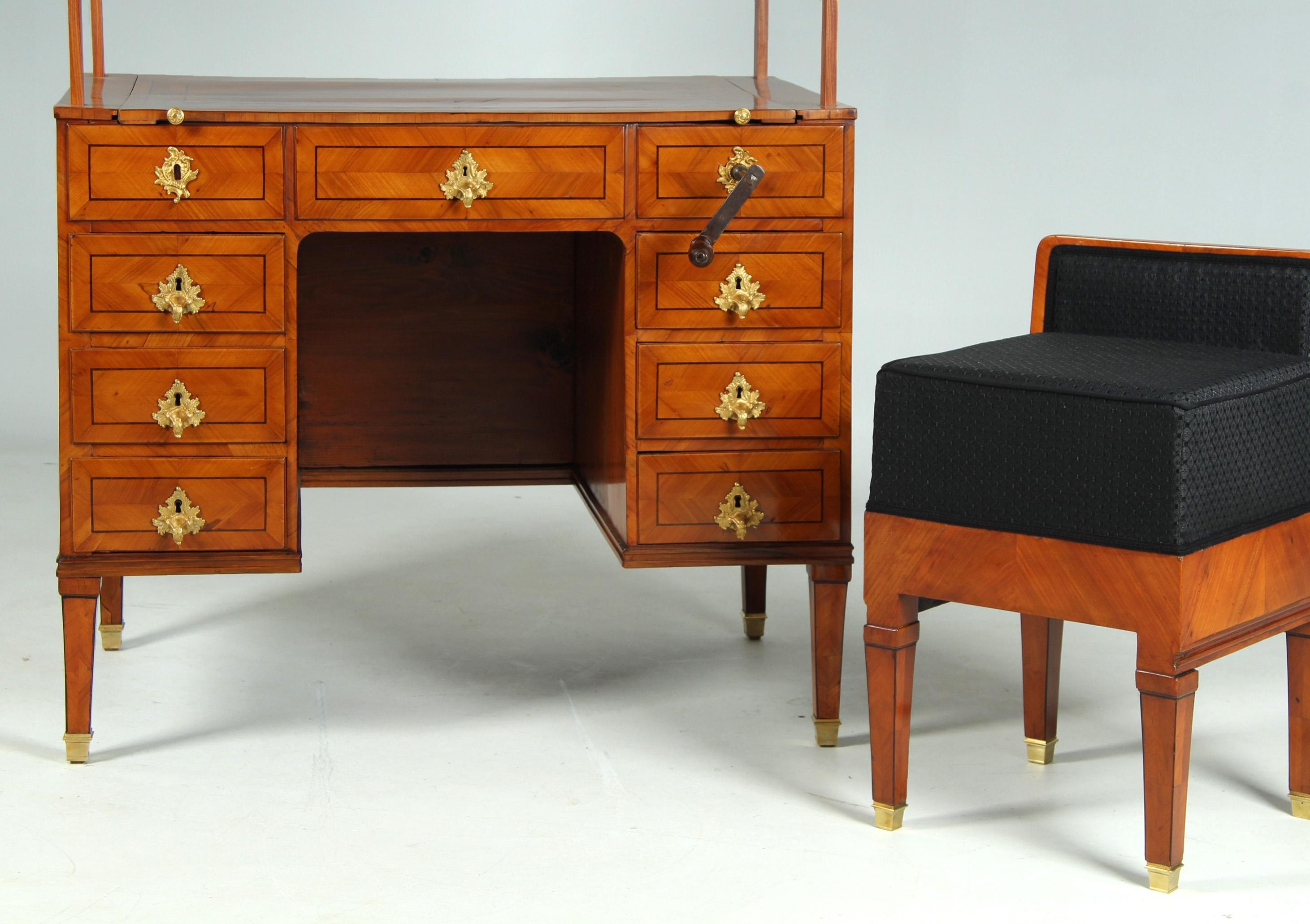 Hochverstellbarer Sekretär aus dem 18. Jahrhundert mit integriertem verstecktem Stuhl, 1780 im Angebot 2