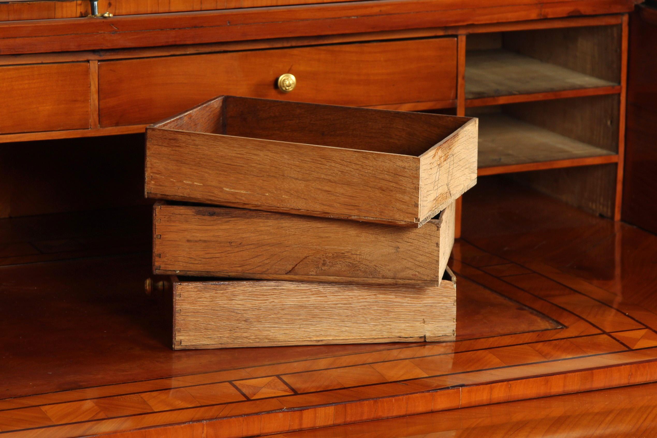 Hochverstellbarer Sekretär aus dem 18. Jahrhundert mit integriertem verstecktem Stuhl, 1780 im Angebot 6