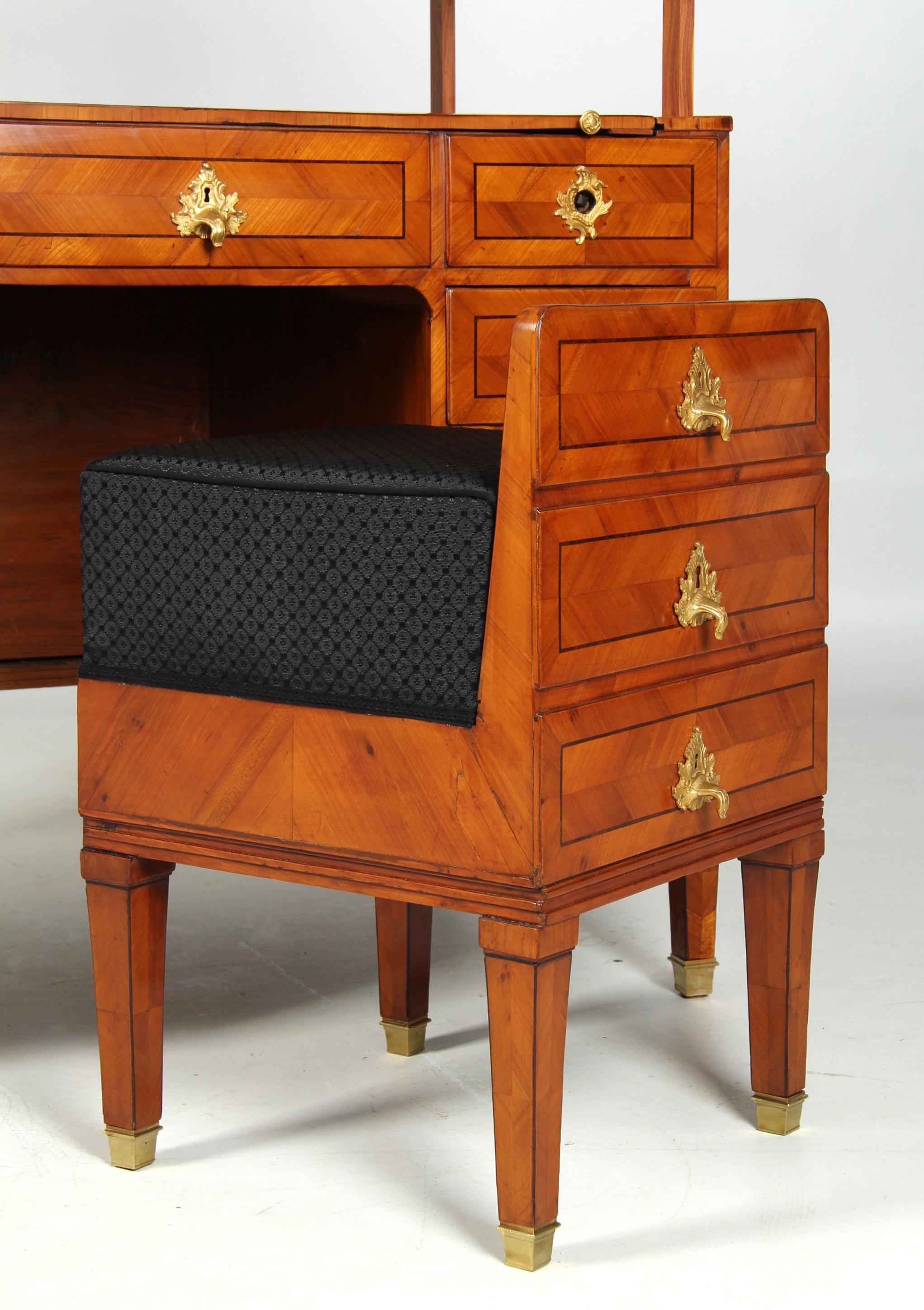 Hochverstellbarer Sekretär aus dem 18. Jahrhundert mit integriertem verstecktem Stuhl, 1780 im Angebot 7