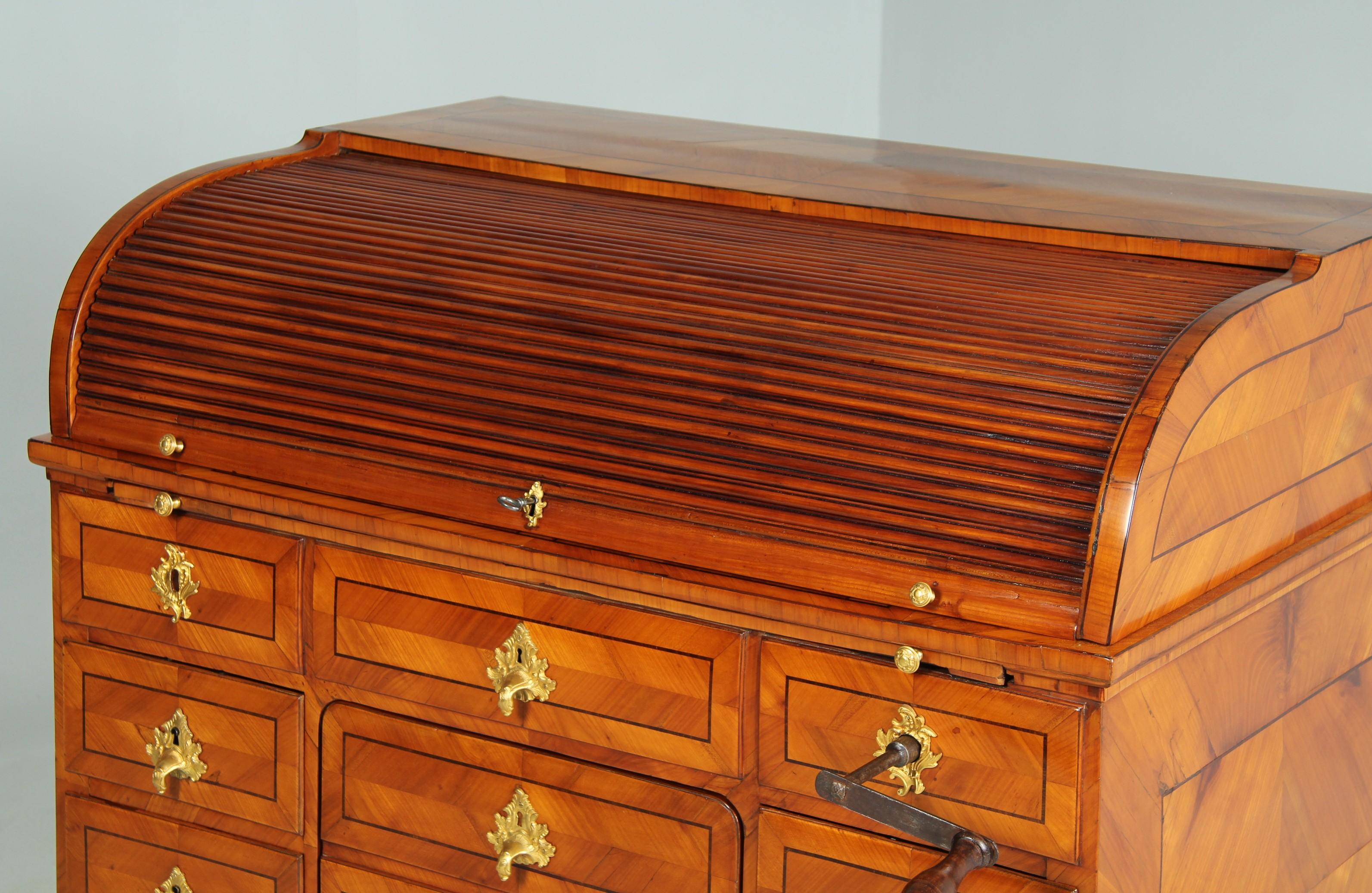 Hochverstellbarer Sekretär aus dem 18. Jahrhundert mit integriertem verstecktem Stuhl, 1780 (Louis XVI.) im Angebot