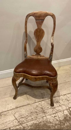 Sedia svedese con schienale alto del XVIII secolo e seduta in pelle