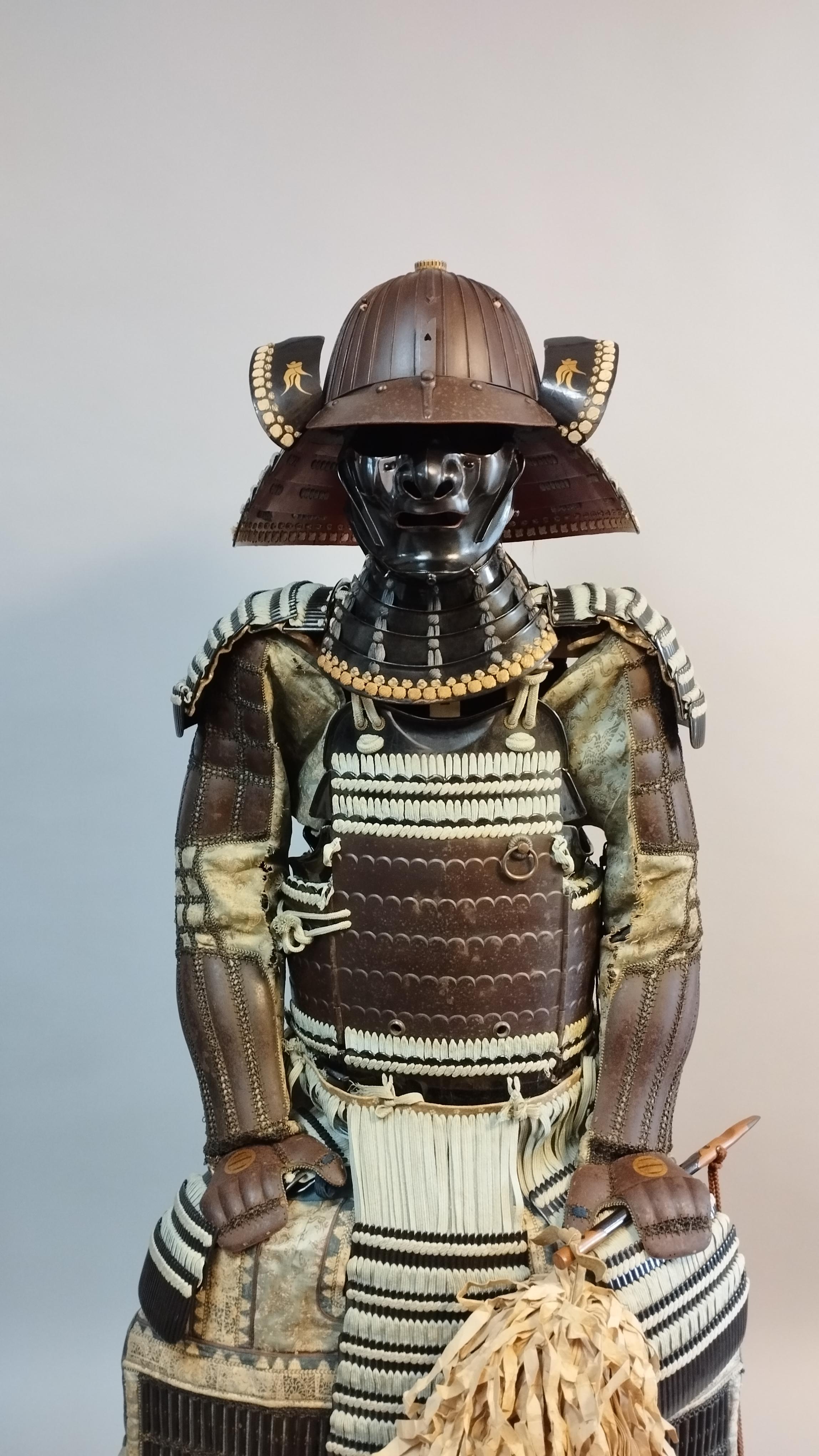 Hirate Clan Samurai-Wappen des 18. Jahrhunderts mit signiertem Kabuto- Helm im Angebot 8