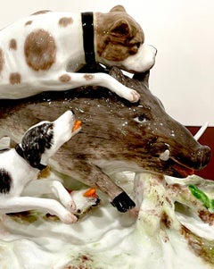 Höchster Porzellangruppe 'Wildschwein mit Hunden' aus dem 18.