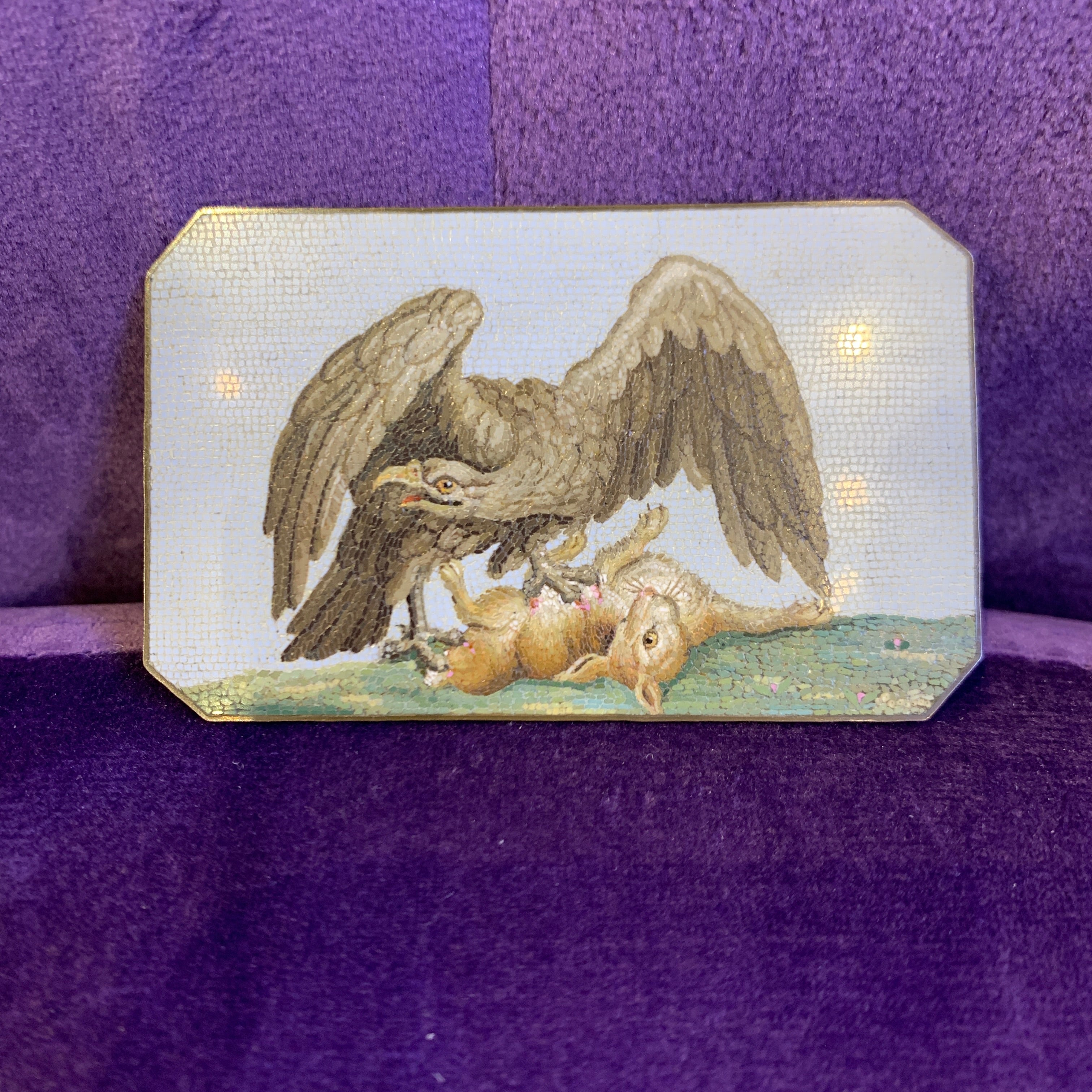 Plaque en micro-mosaïque de l'aigle de chasse du XVIIIe siècle en vente 2