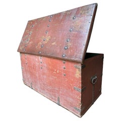 18th-Century Immigrant Coffer: Swedish Craftsmanship in the New World