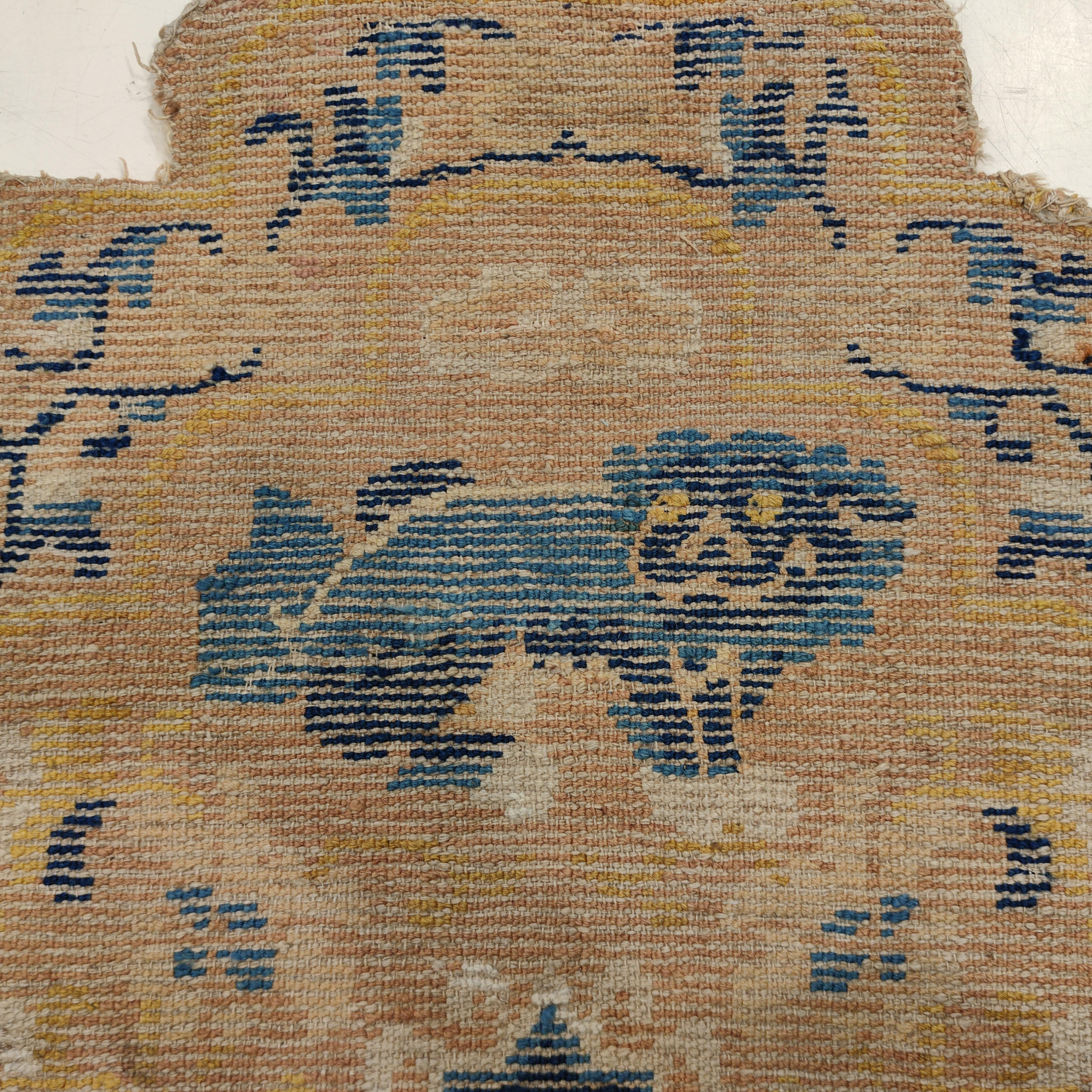 18th Century Imperial Ningxia Chinese Throne Back Cover with Lion Dog In Good Condition For Sale In Milan, IT