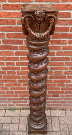 Impressionante piedistallo da esposizione barocco in Oak del 18° secolo, intagliato a mano.