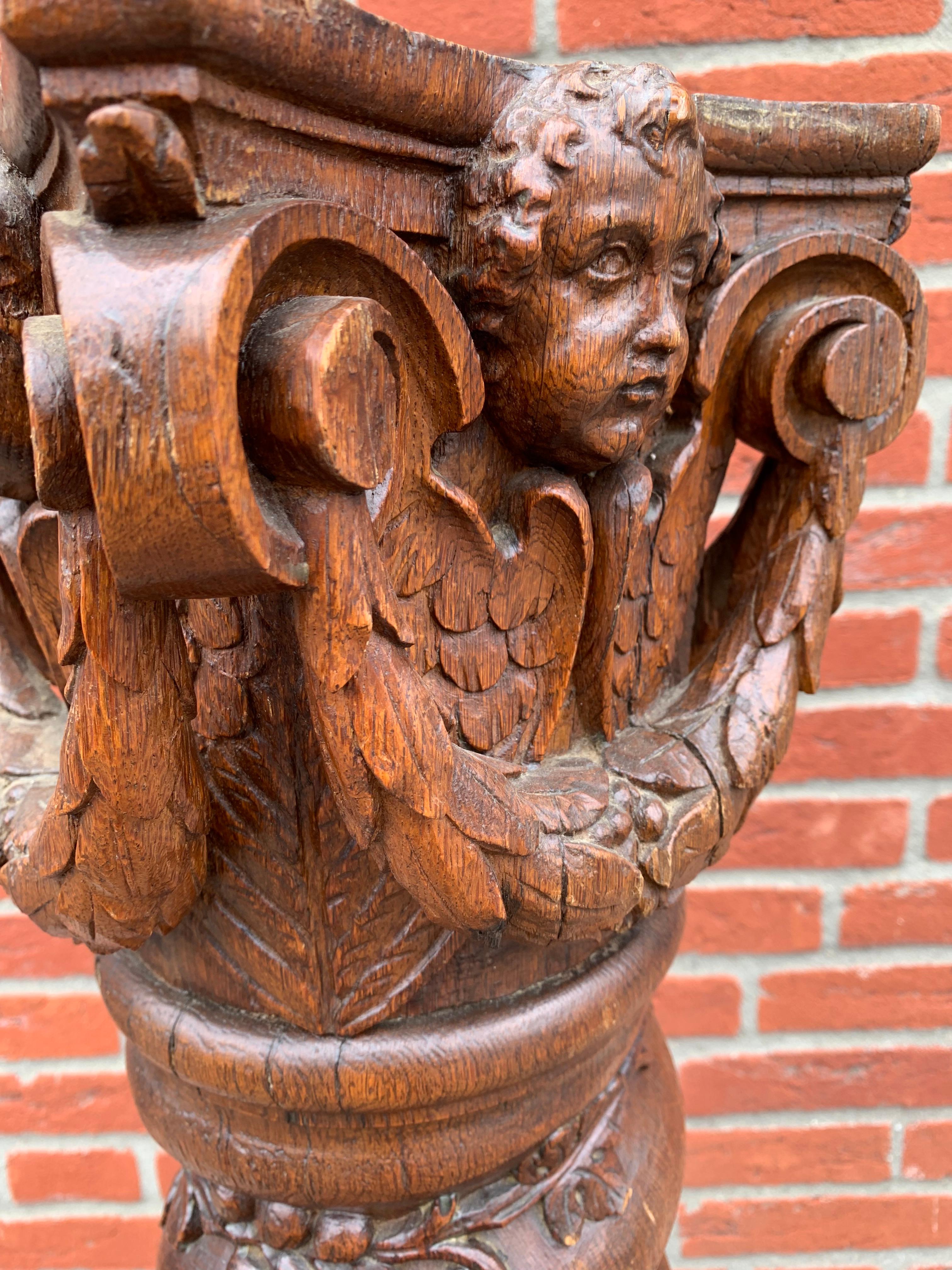 Beeindruckender handgeschnitzter Barock-Skulpturenständer aus Eichenholz, 18. Jahrhundert im Zustand „Gut“ im Angebot in Lisse, NL