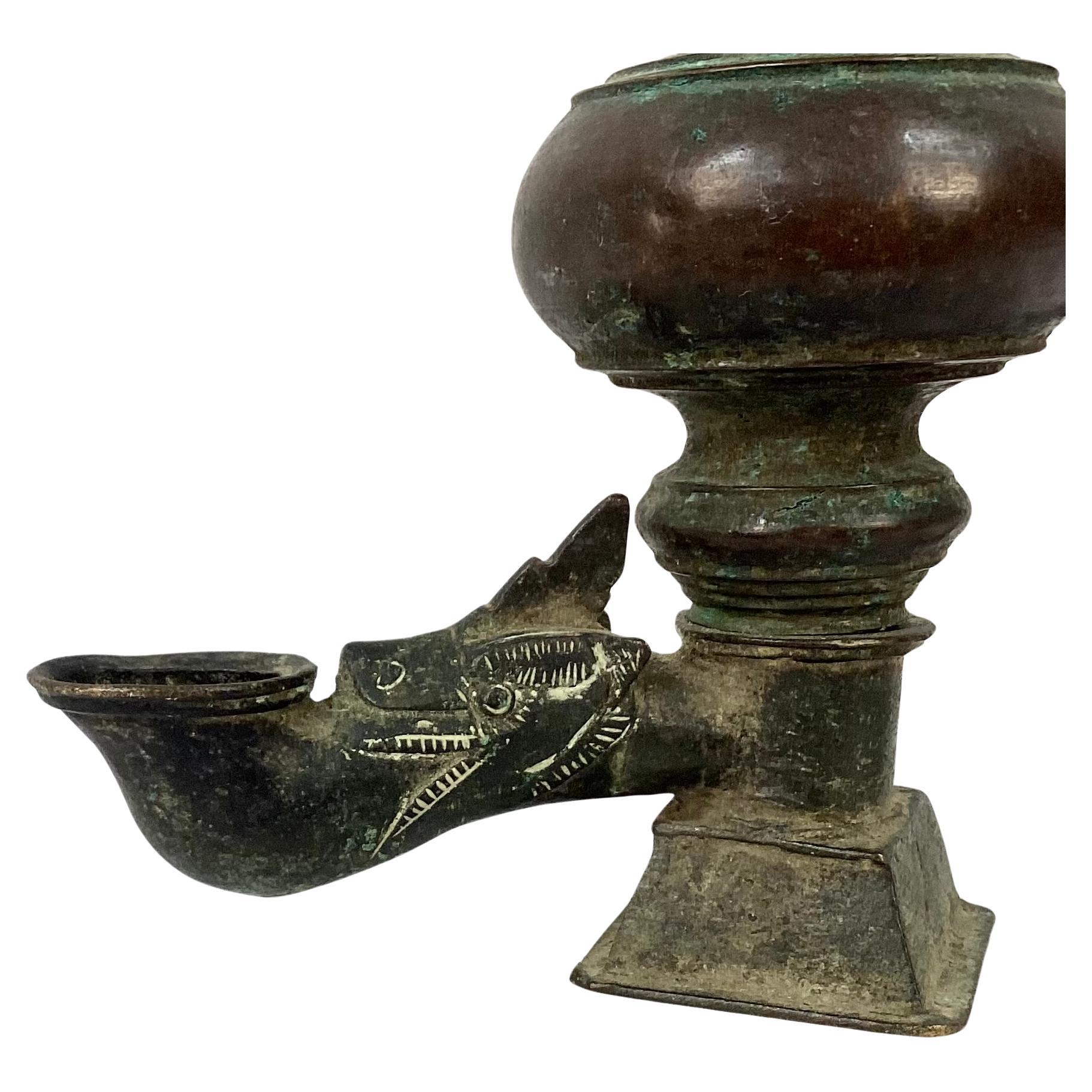 Indische Bronze-Hänge-Öllampe aus dem 18. im Zustand „Gut“ im Angebot in Bradenton, FL
