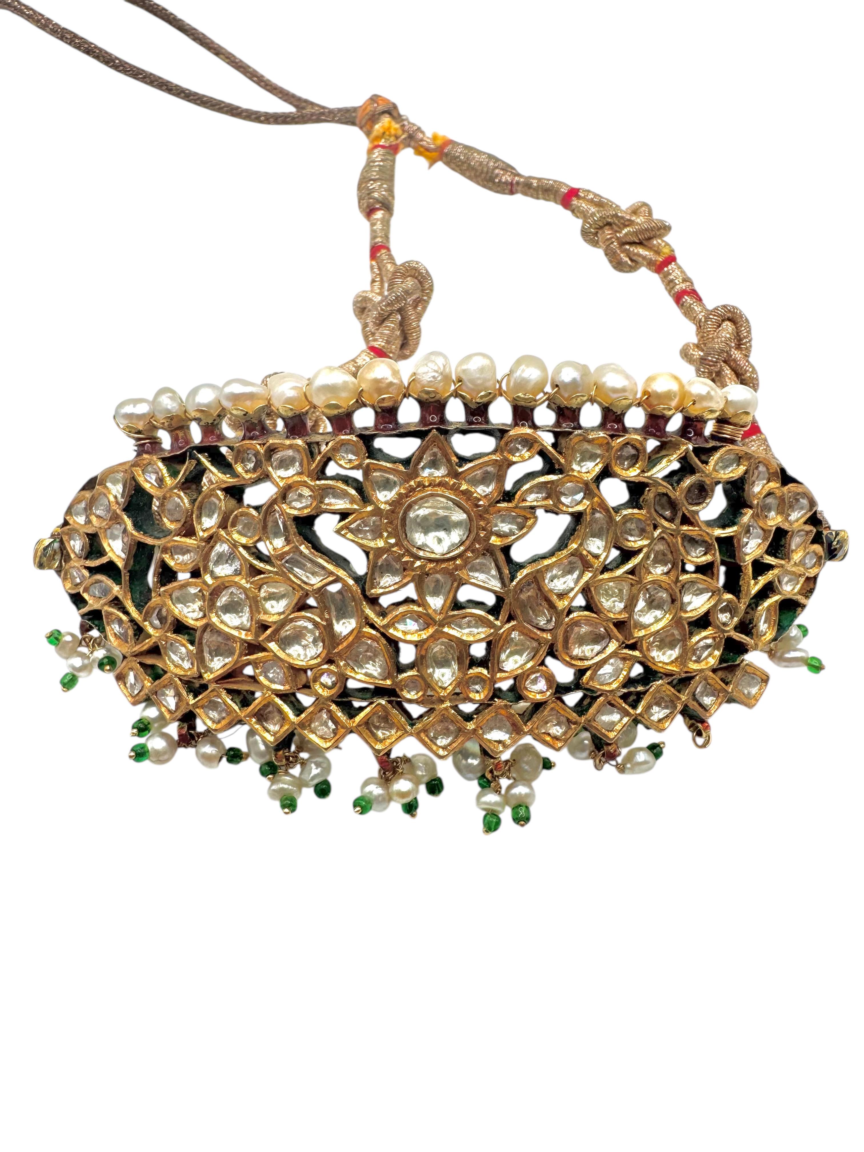 18th Century Indian Gold, Diamond & Enamel Bazuband (Armband) In Excellent Condition For Sale In Great Neck Plaza, NY