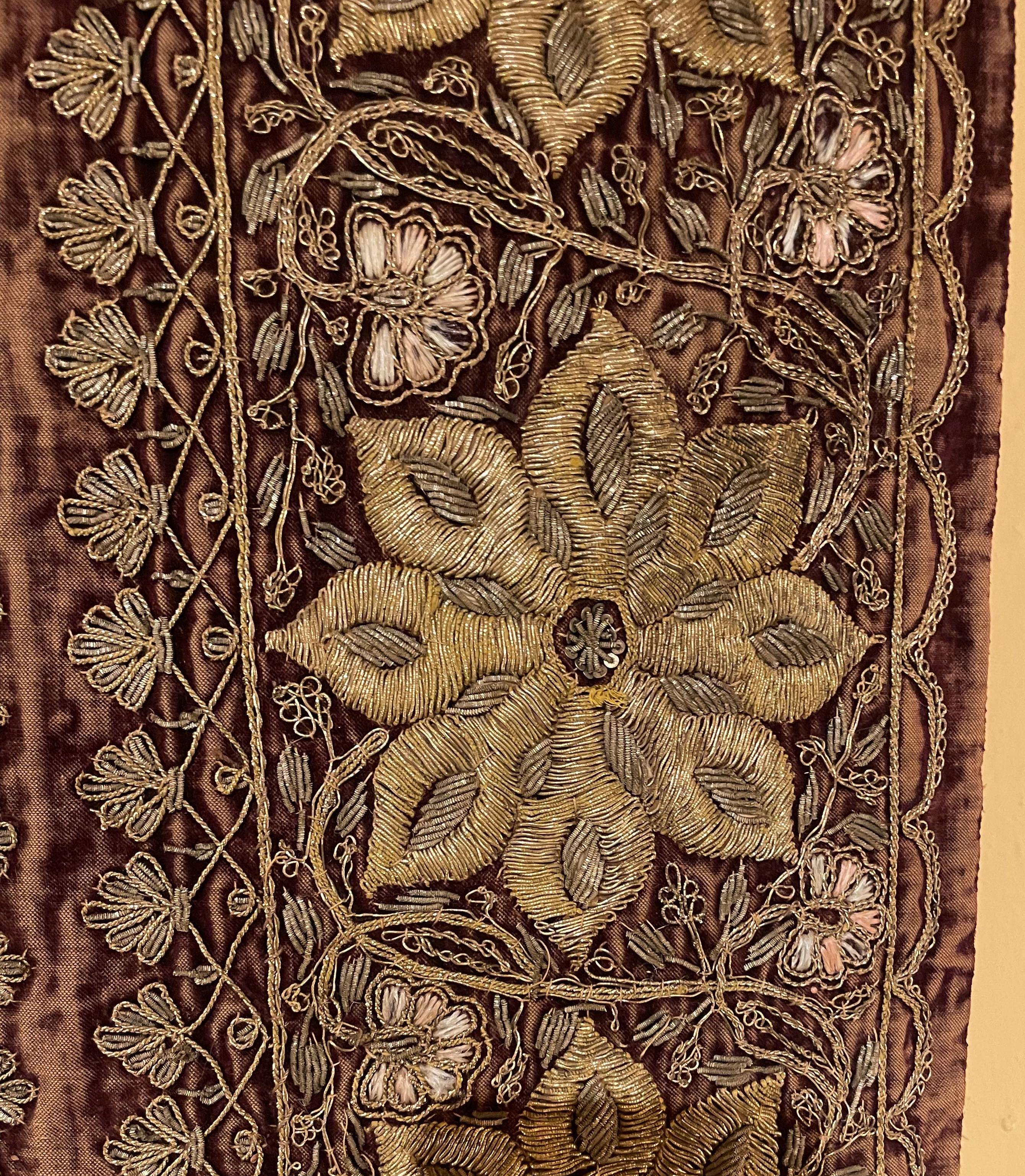 18th Century Indo-portuguese Embroidery In Gold Thread On Velvet For Sale 3