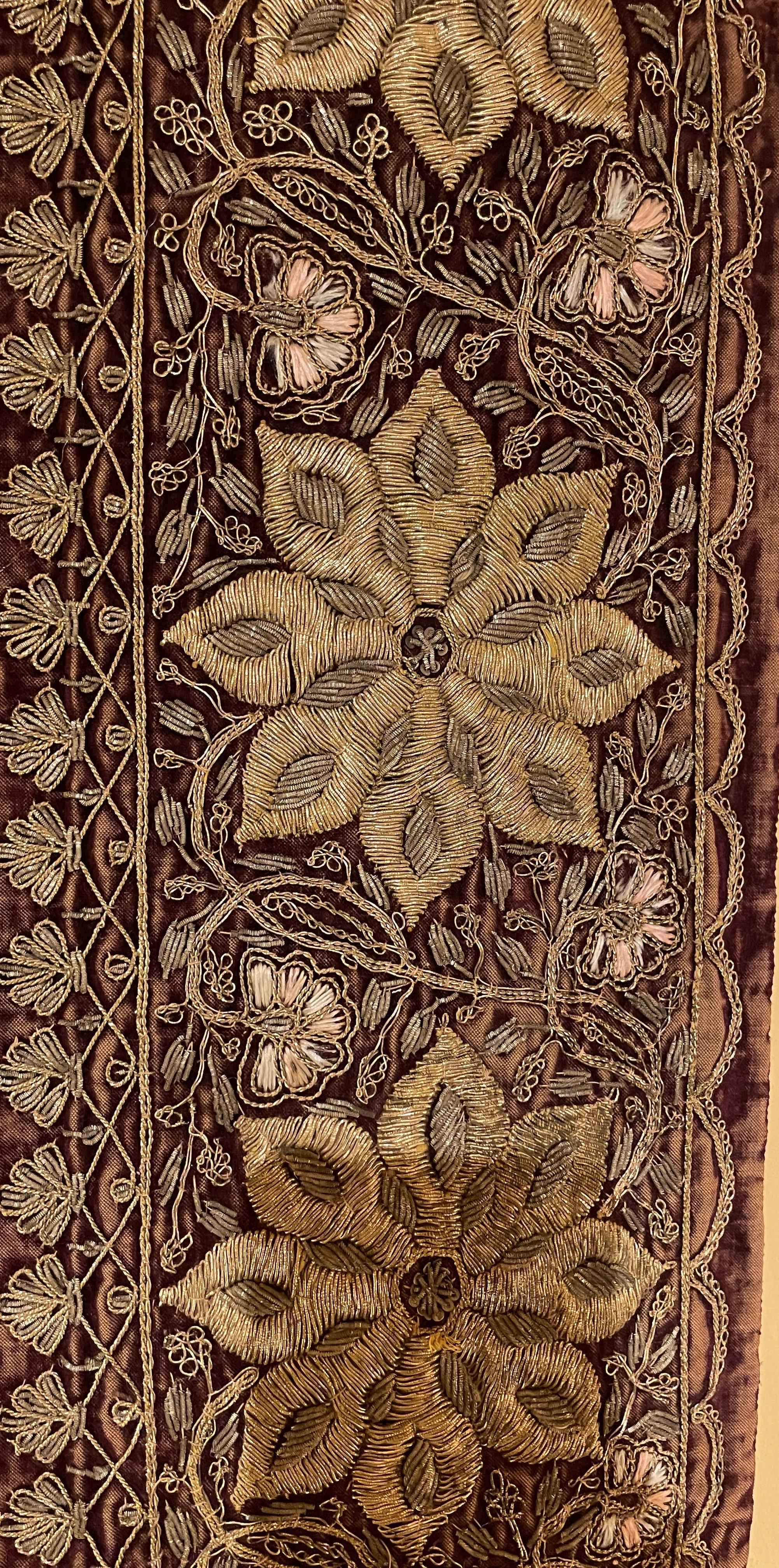 18th Century Indo-portuguese Embroidery In Gold Thread On Velvet For Sale 4