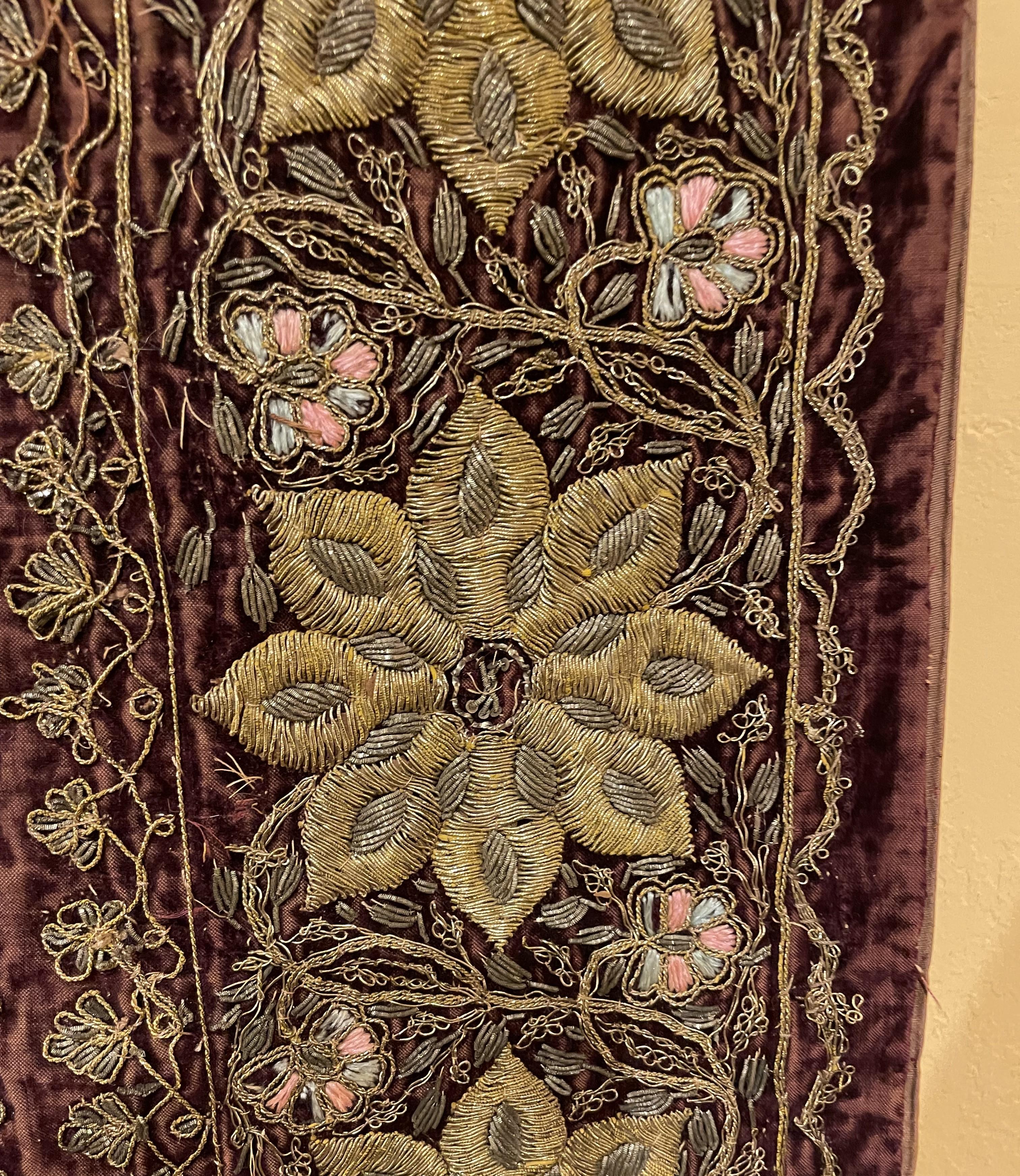 18th Century Indo-portuguese Embroidery In Gold Thread On Velvet For Sale 7