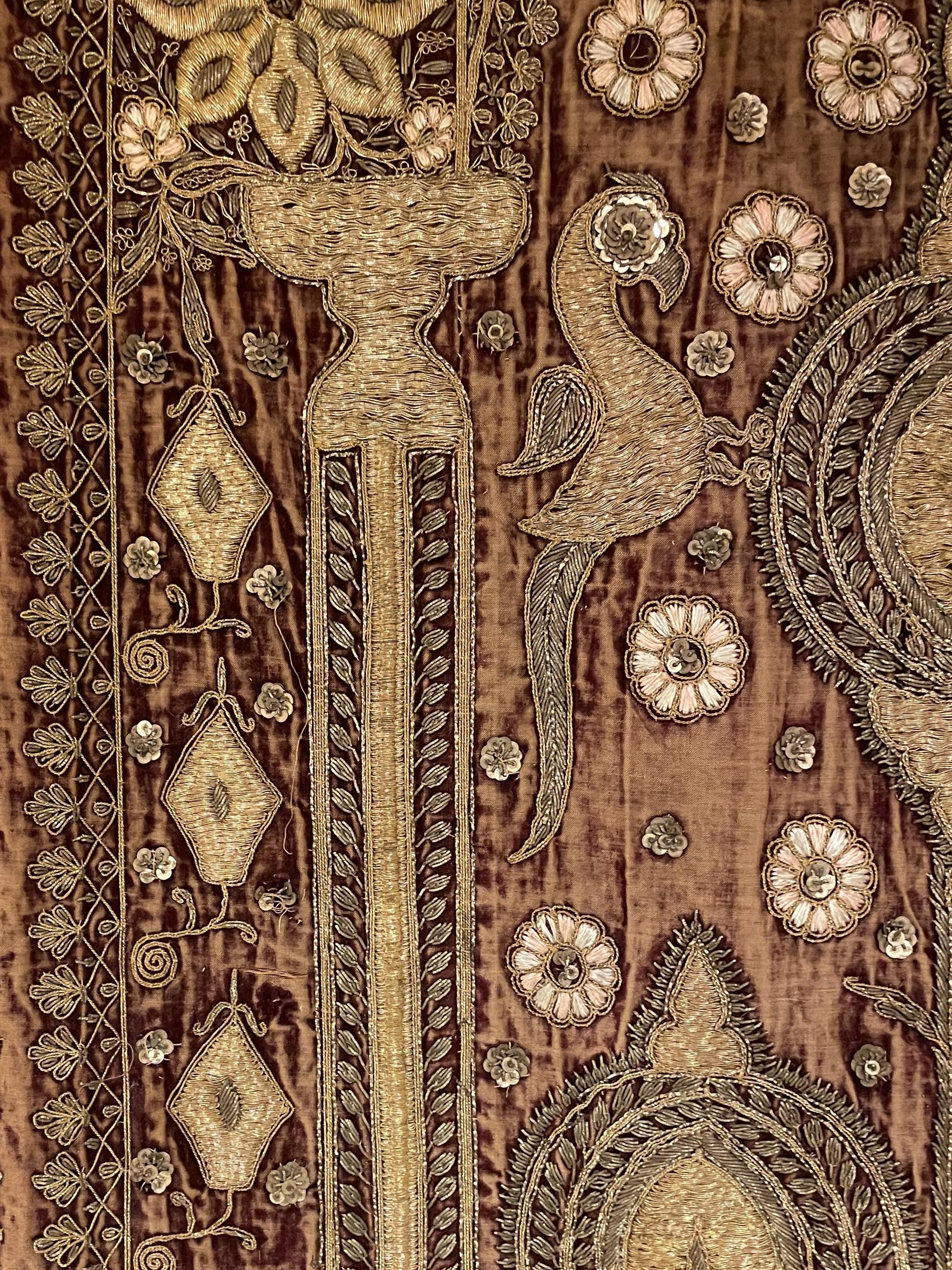 18th Century Indo-portuguese Embroidery In Gold Thread On Velvet For Sale 1