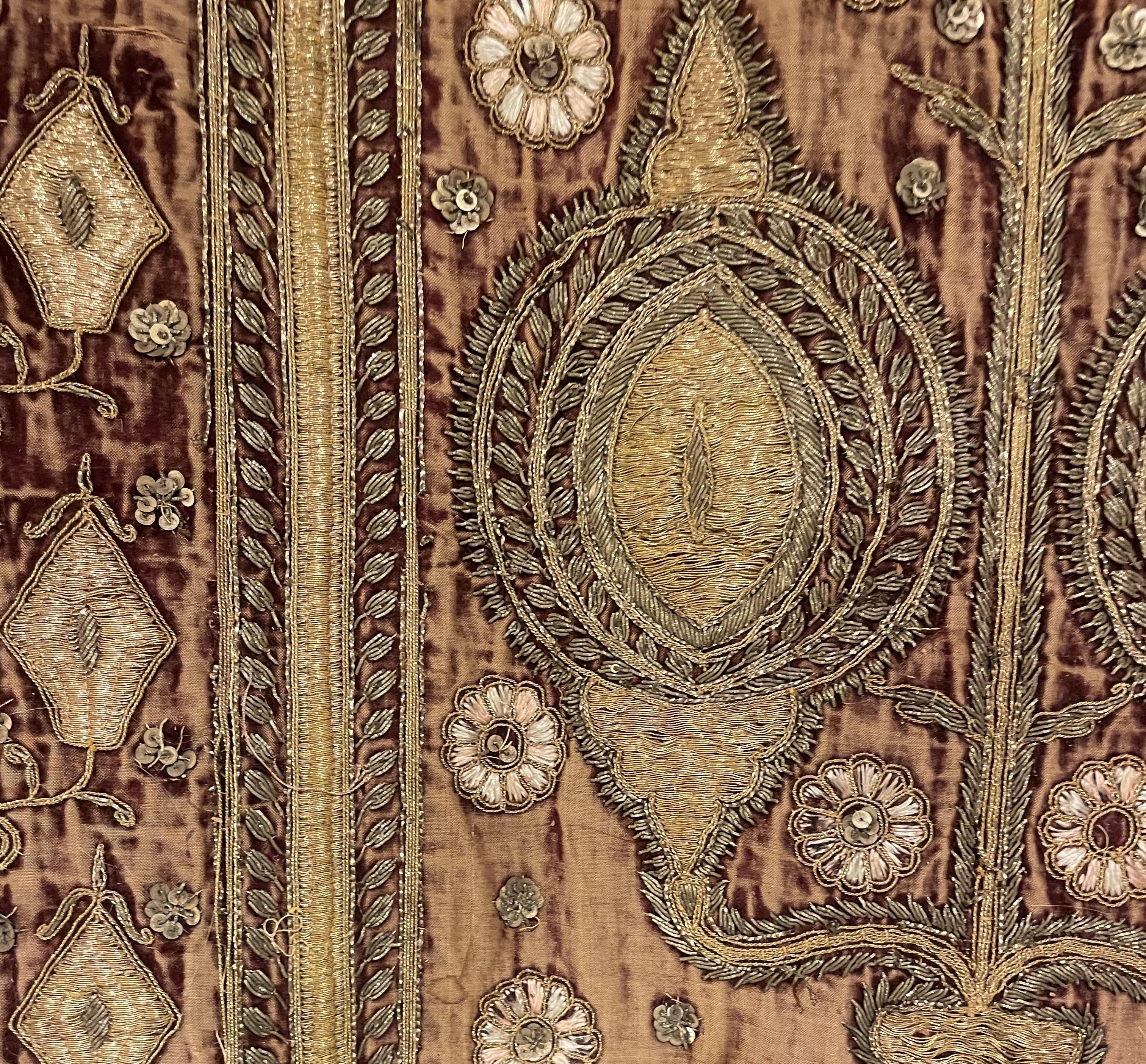 18th Century Indo-portuguese Embroidery In Gold Thread On Velvet For Sale 2