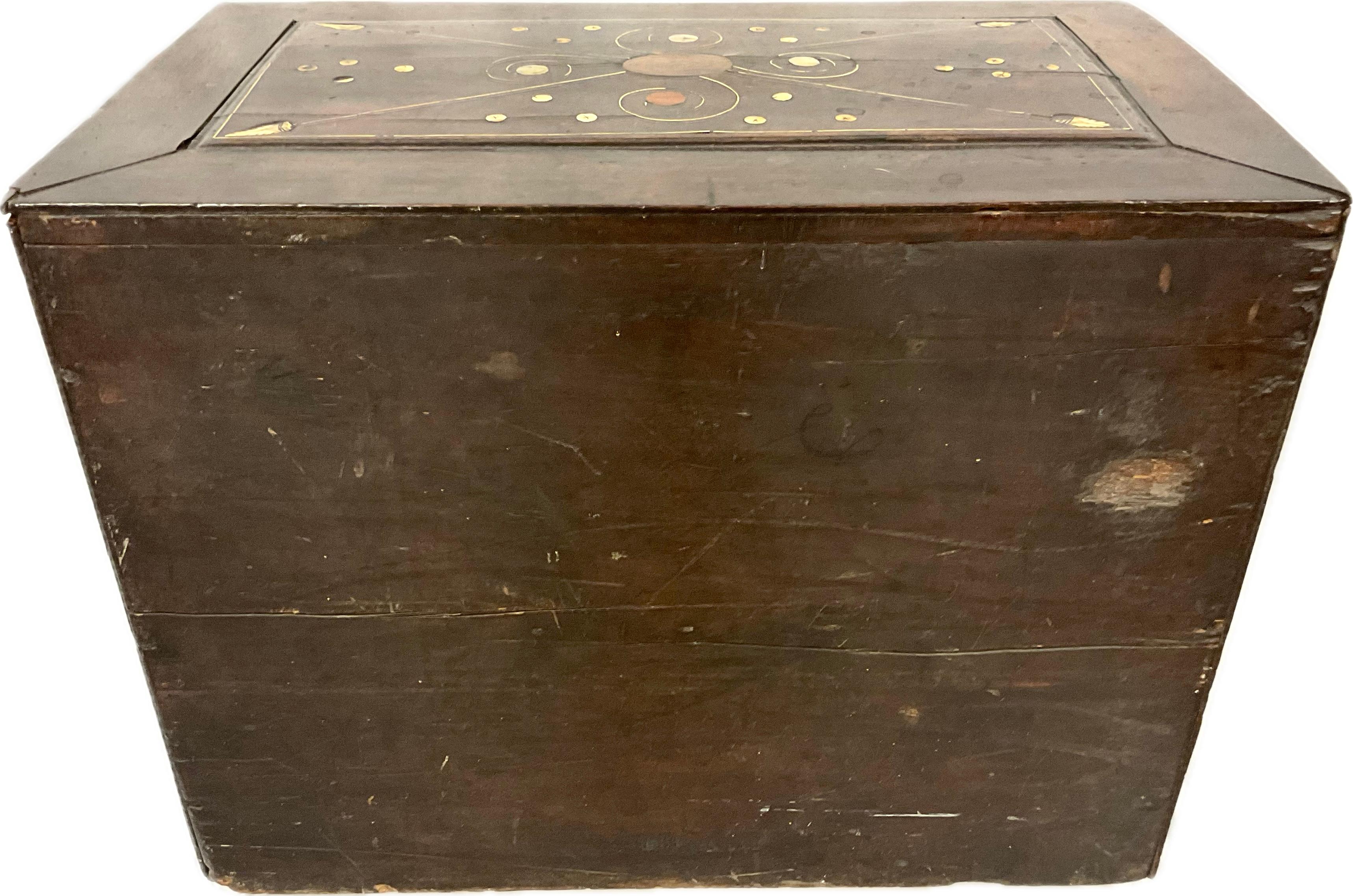 18th Century Inlaid Bone and MOP Walnut Table Cabinet For Sale 4