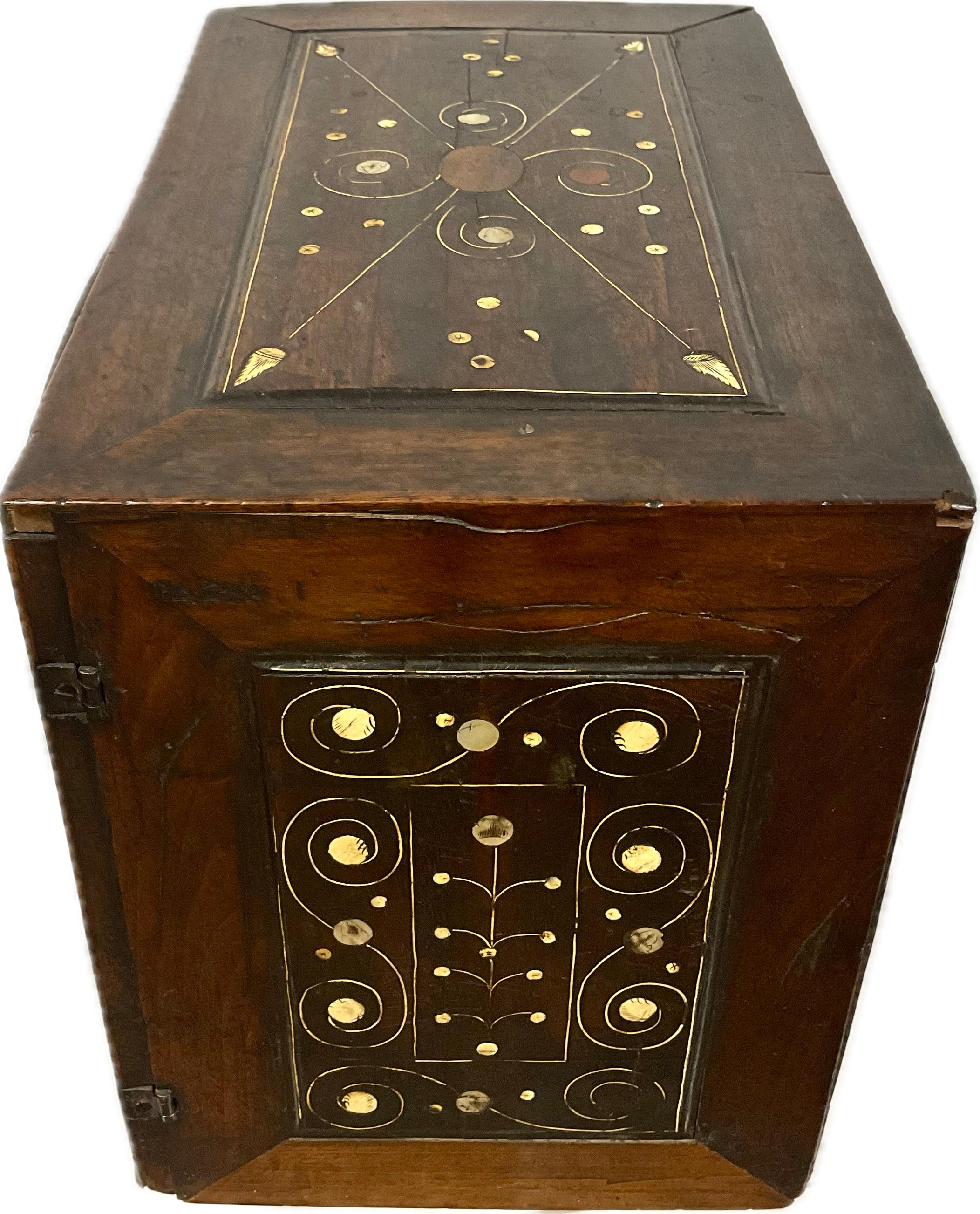18th Century Inlaid Bone and MOP Walnut Table Cabinet For Sale 2