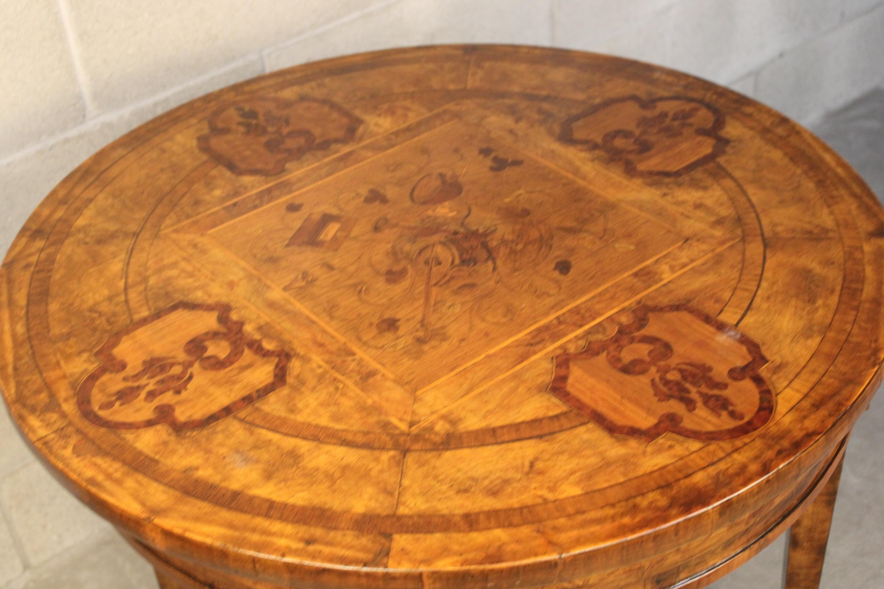18th Century Louis XVI Marquetry round Center Table  In Good Condition In Torino, IT