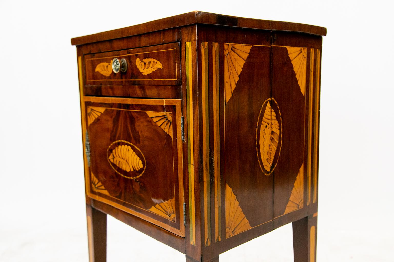 18th Century Inlaid Hepplewhite One-Drawer Commode For Sale 5