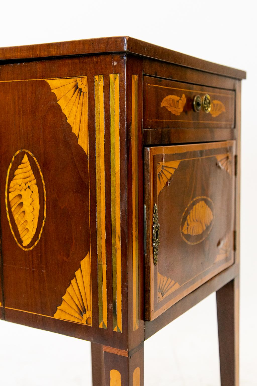 Inlay 18th Century Inlaid Hepplewhite One-Drawer Commode For Sale