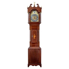 Reloj de caja larga de caoba con incrustaciones del siglo XVIII, de William Underwood