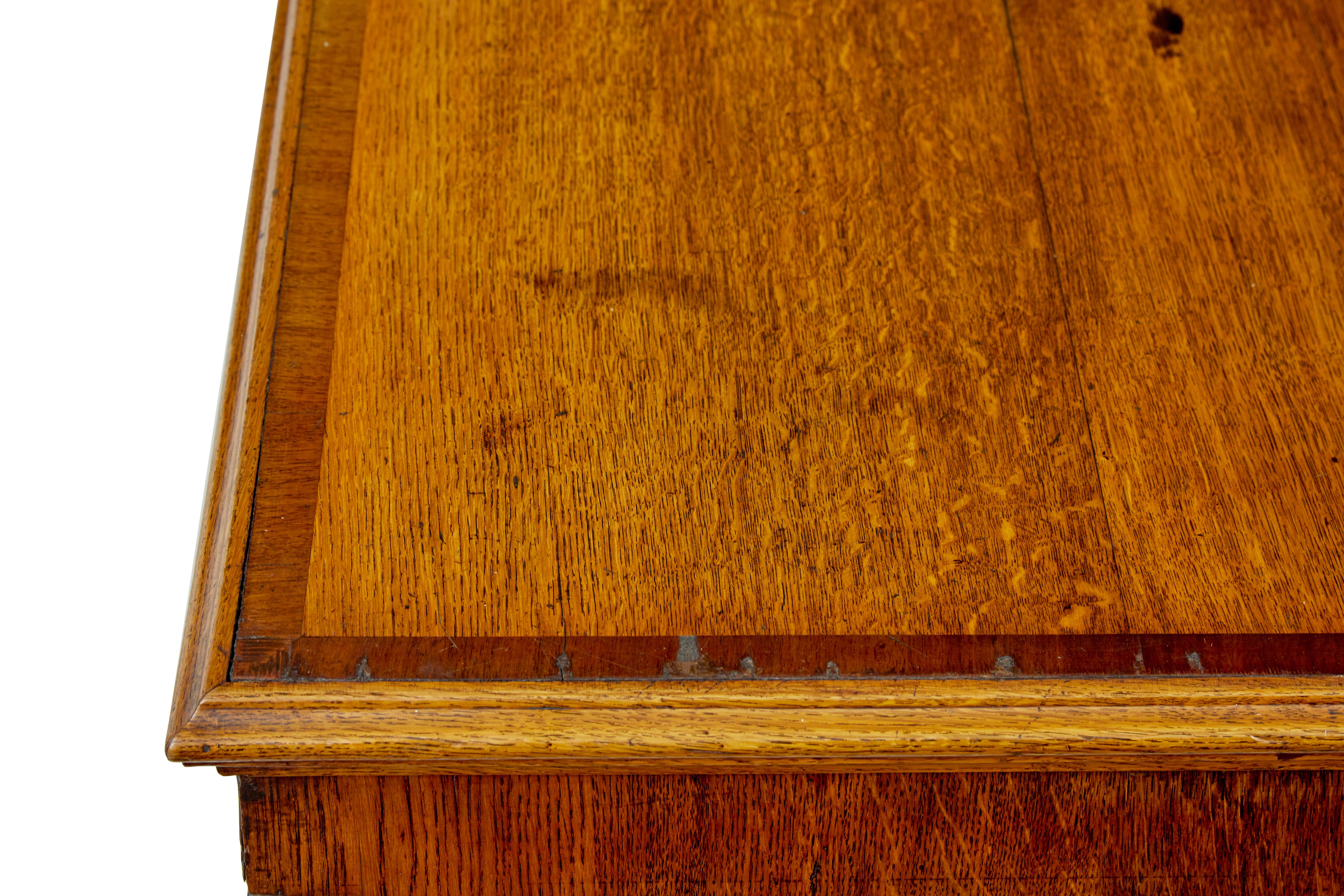 Base per comò Lancashire in rovere intarsiato del XVIII secolo in vendita 5