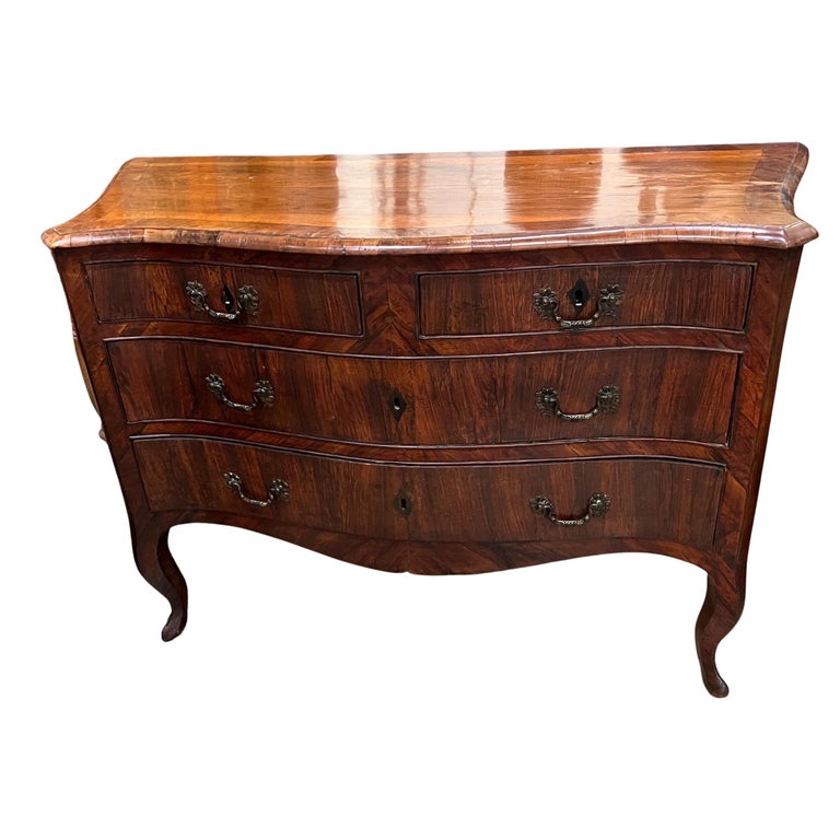 Meubles Rococo Commode rococo suédoise marquetée du 18ème siècle - En vente sur 1stDibs