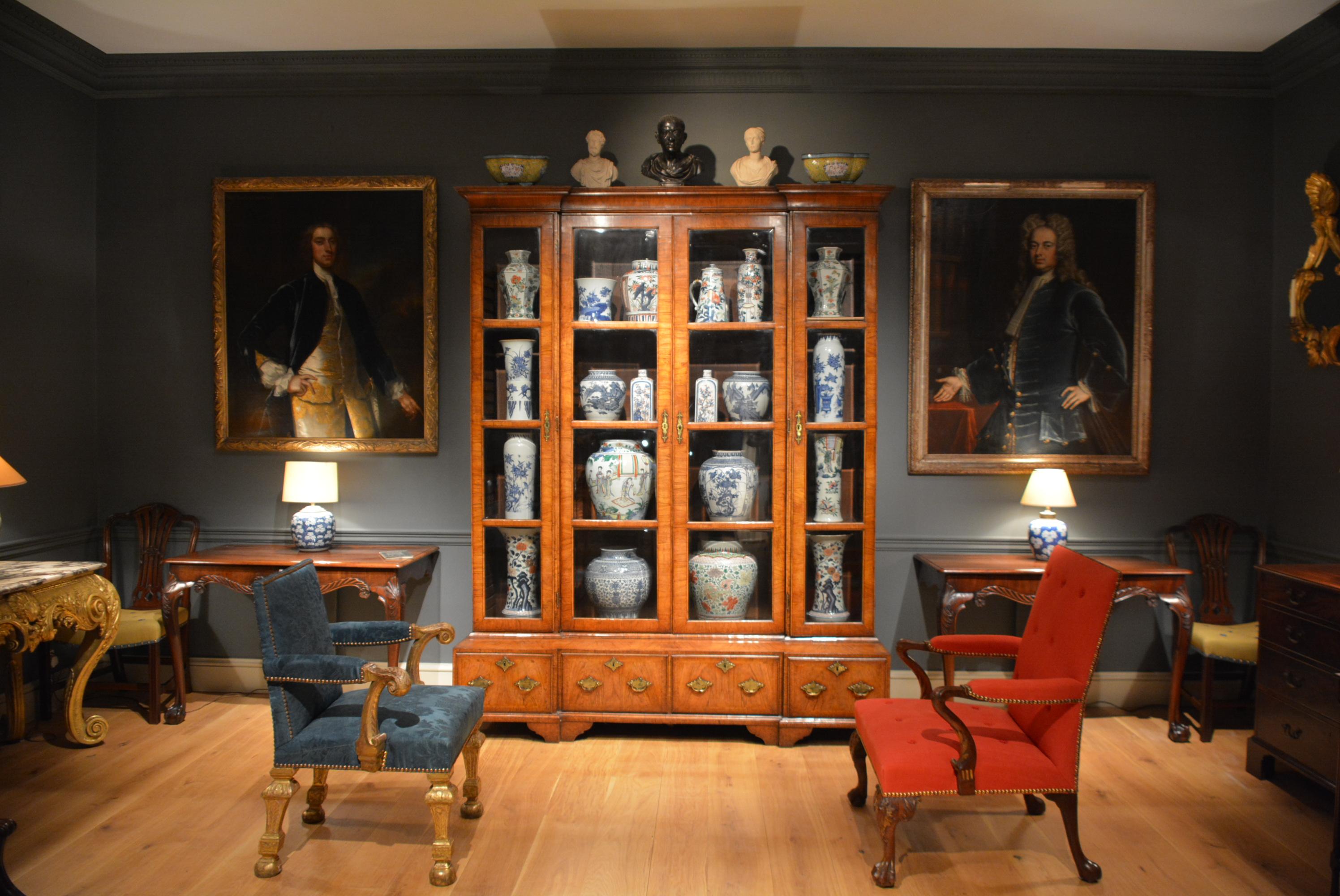 18th Century Inverted Breakfront Veneered Walnut Bookcase or China Cabinet In Good Condition In Salisbury Wiltshire, GB