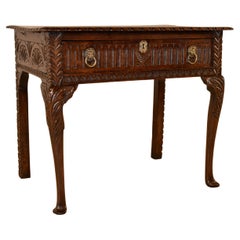 Lowboy irlandese in Oak intagliato del XVIII secolo