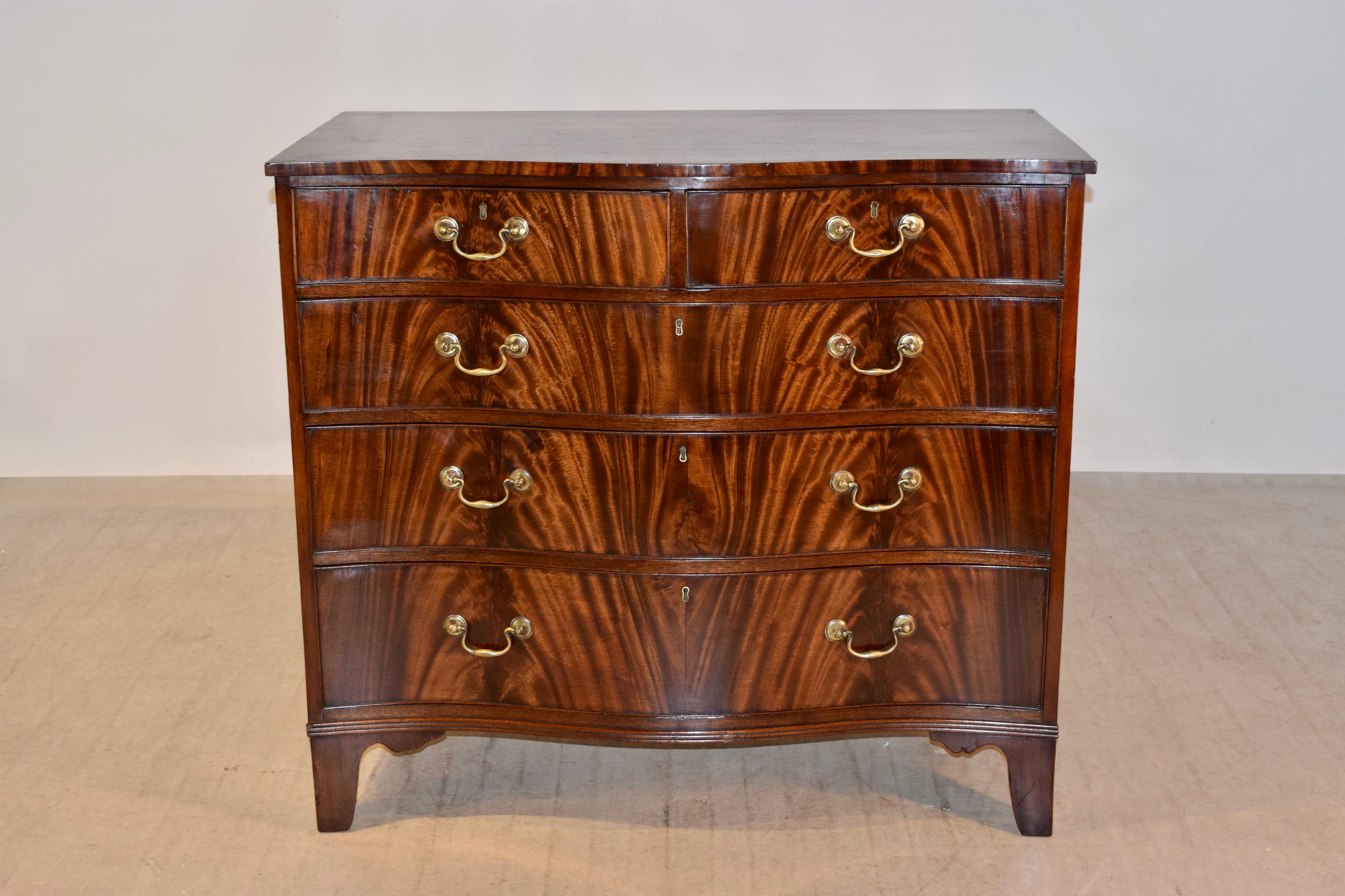 18th century serpentine front chest of drawers from Ireland. The top is serpentine shaped to complement the lines of the case, and is nicely grained. The case has simple sides and a serpentine shaped front with two over three drawer configuration,