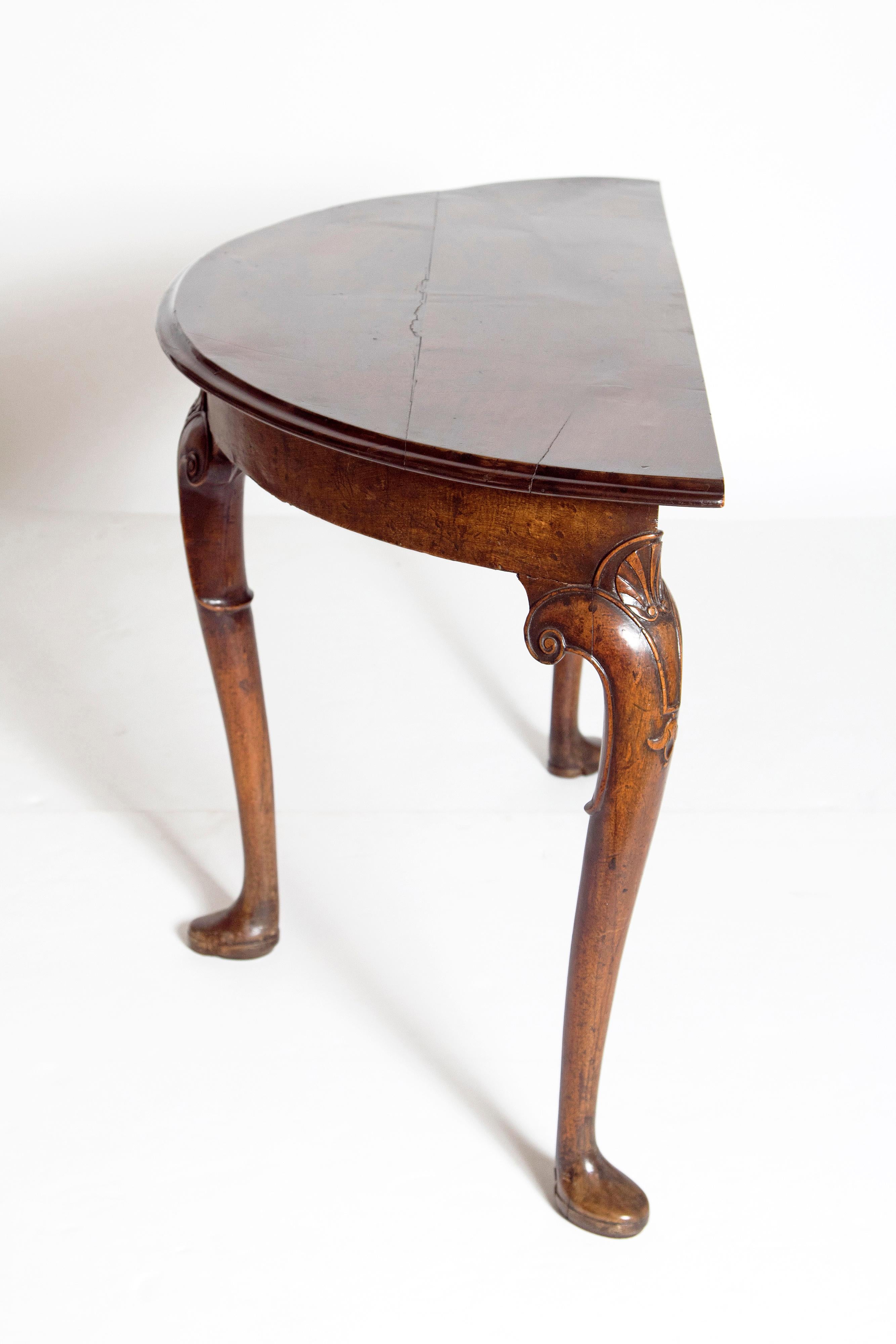 18th Century Irish George I Walnut Demi-Lune Table In Good Condition In Dallas, TX