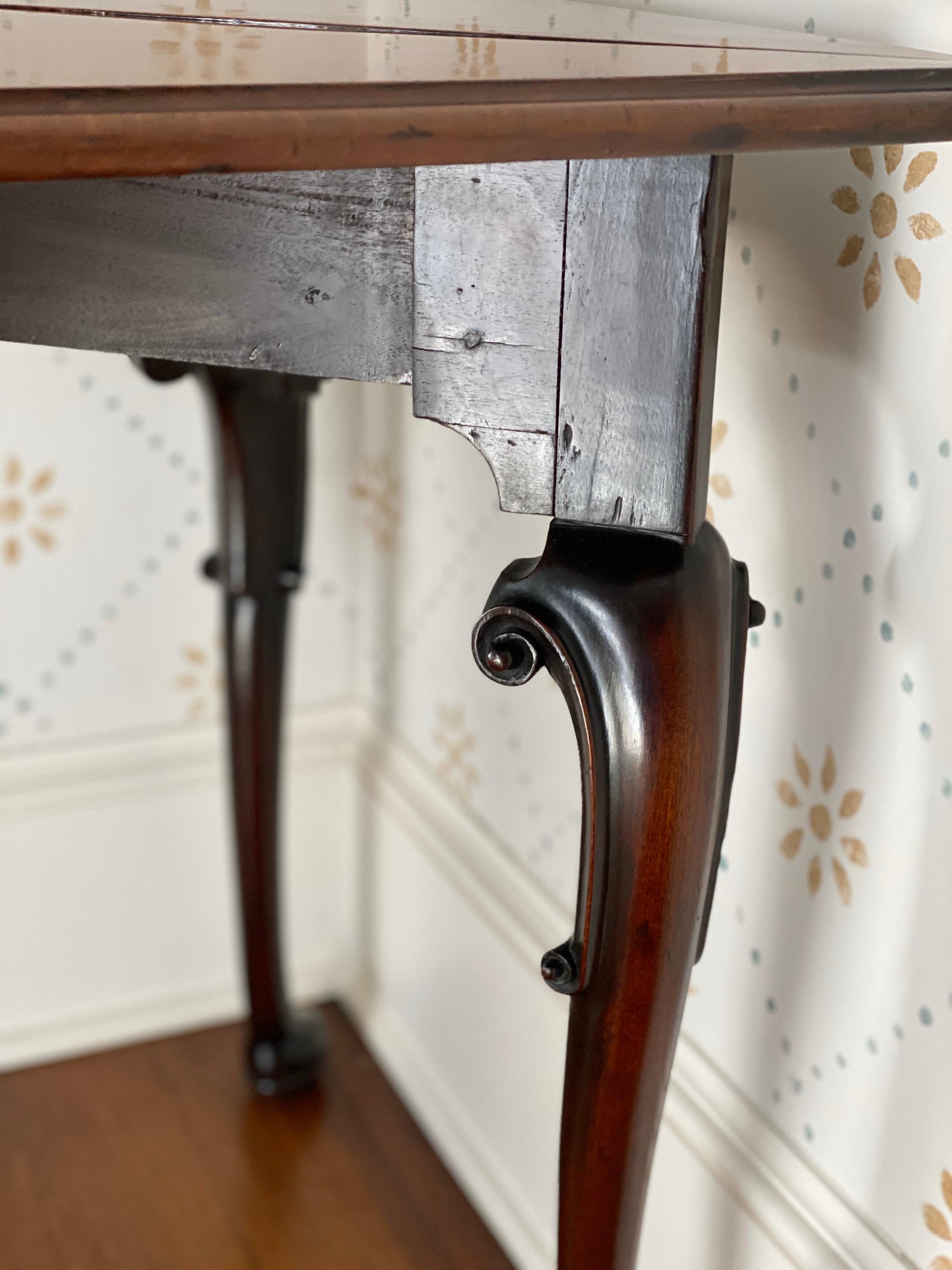 18th Century Irish George II Mahogany Corner Drop-Leaf Table 1