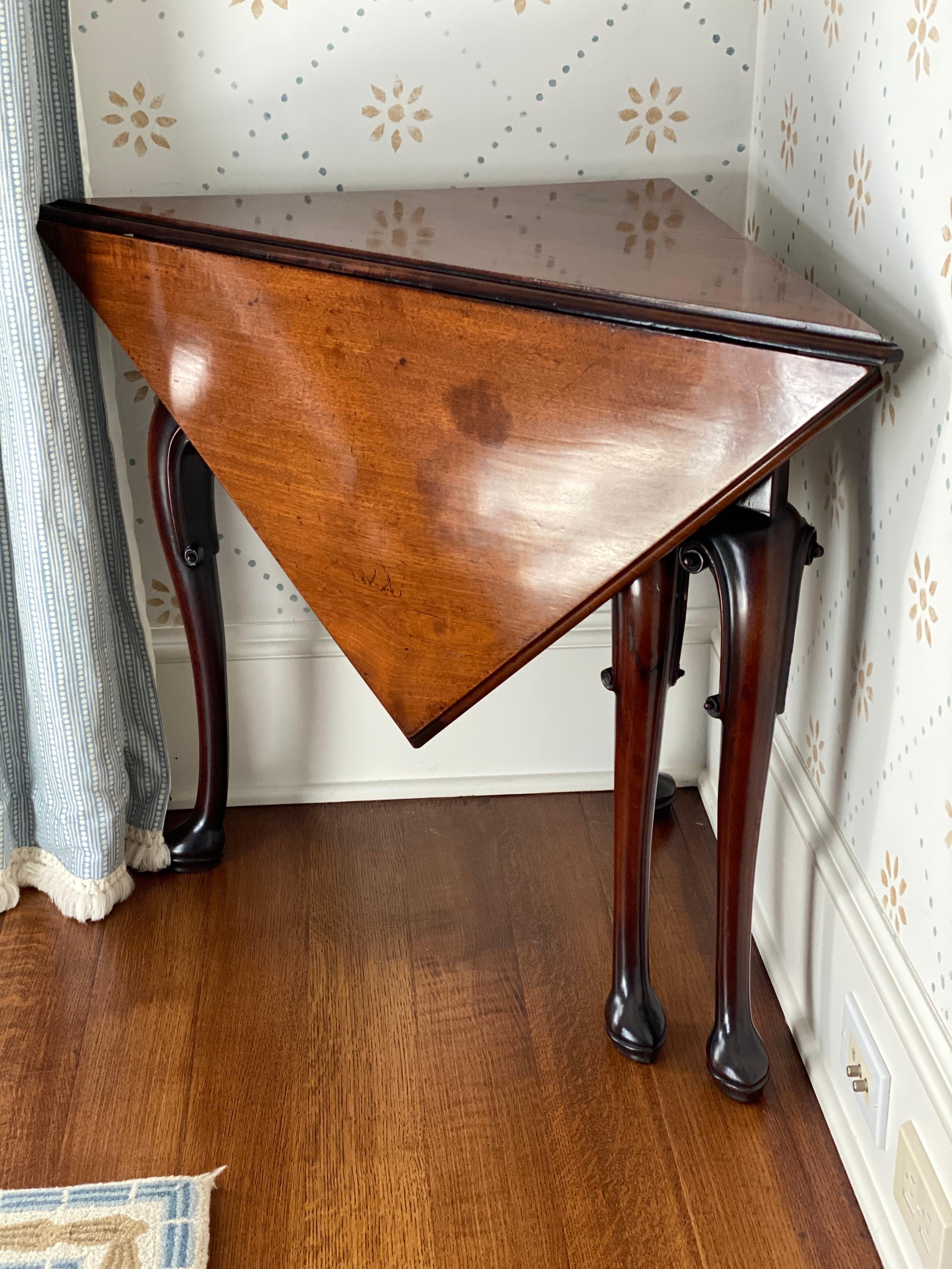 18th Century Irish George II Mahogany Corner Drop-Leaf Table 2