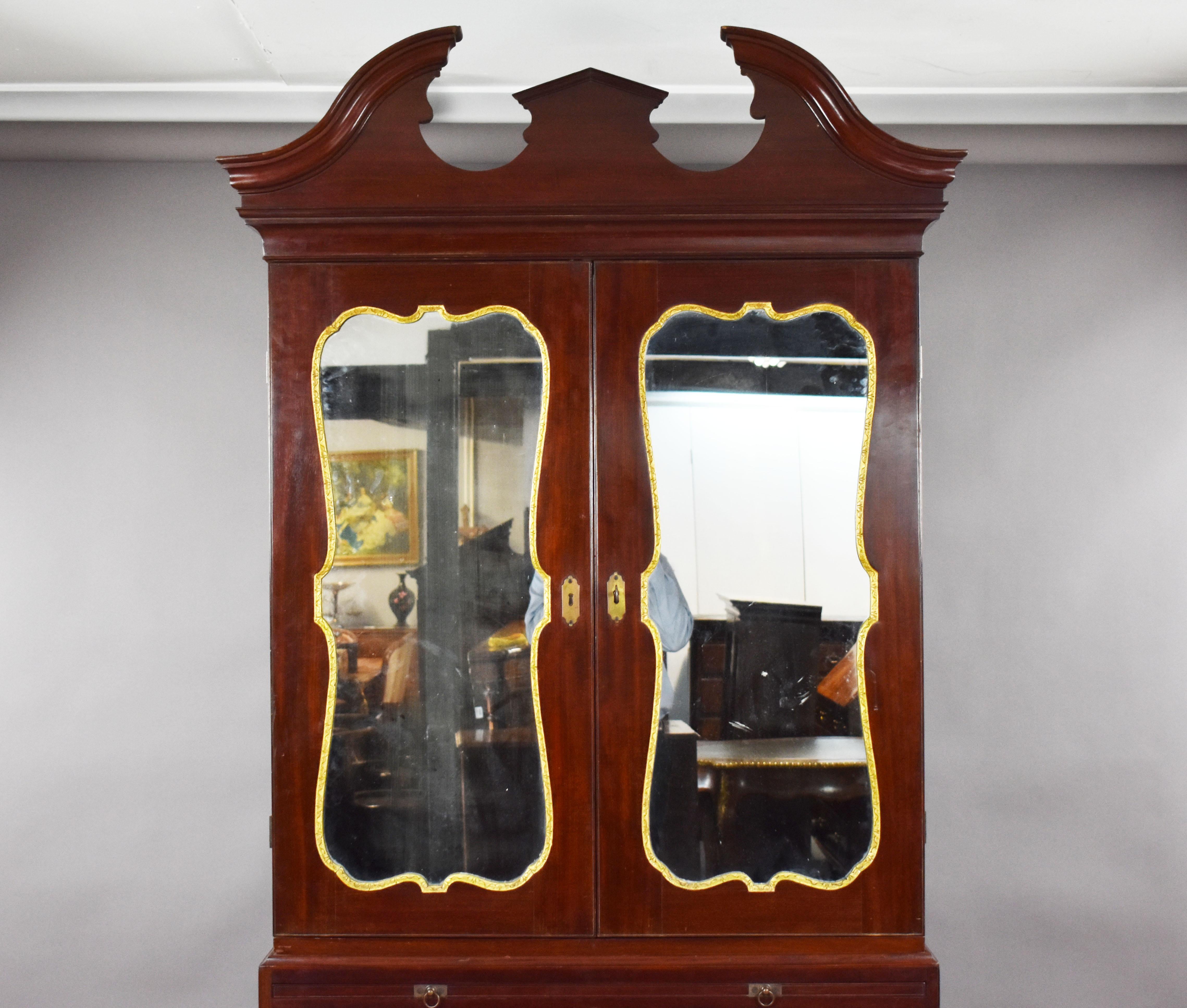 Armario secreter irlandés de caoba Jorge II del siglo XVIII a la manera de Giles Grendy Irlandés en venta