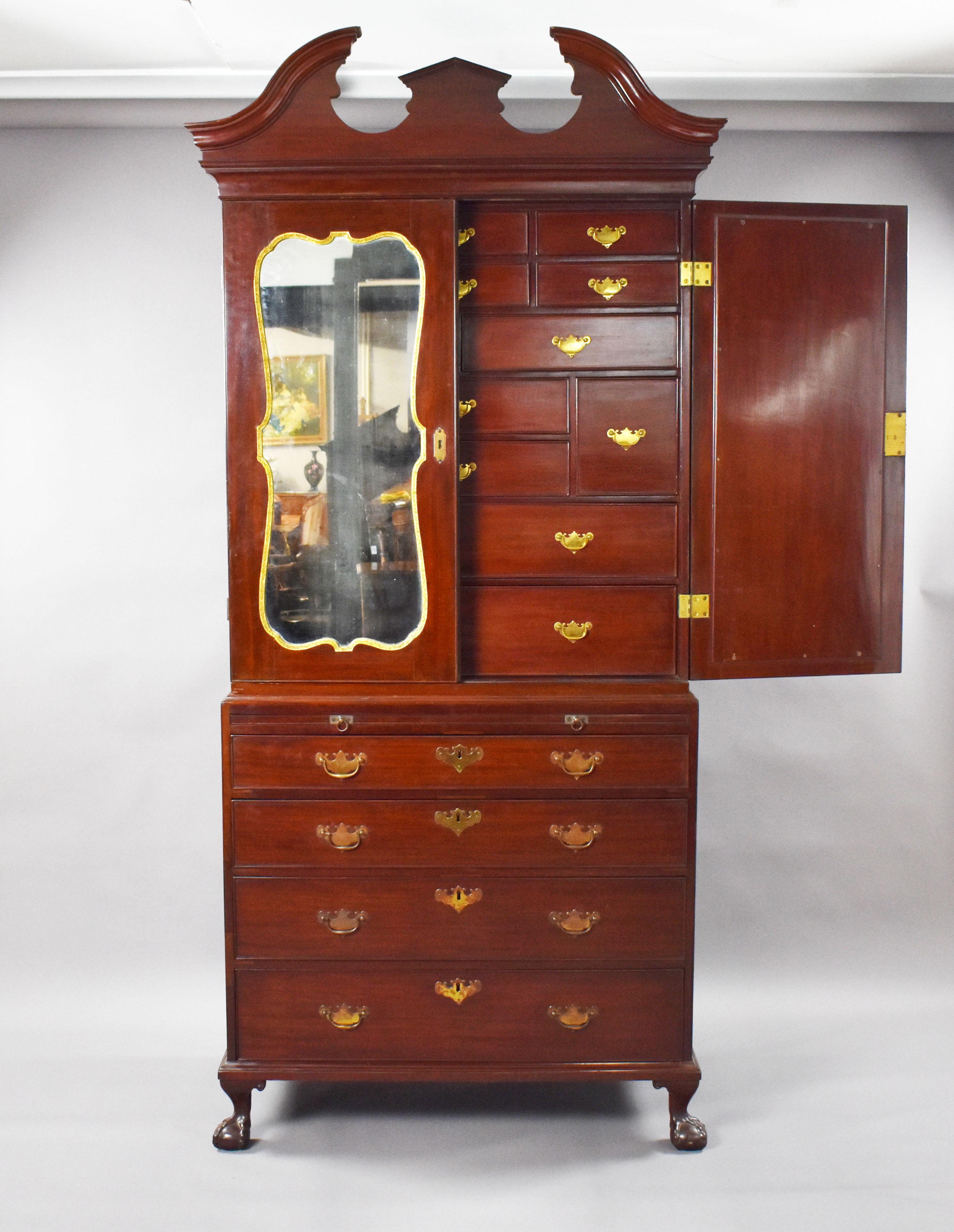 18th Century Irish George II Mahogany Secretaire Cabinet manner of Giles Grendy For Sale 2