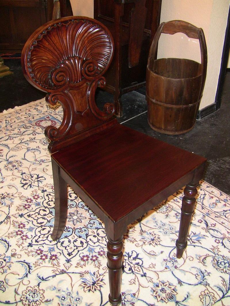 18th Century Irish Georgian Mahogany Hall Chair with Scallop Back In Good Condition In Dallas, TX