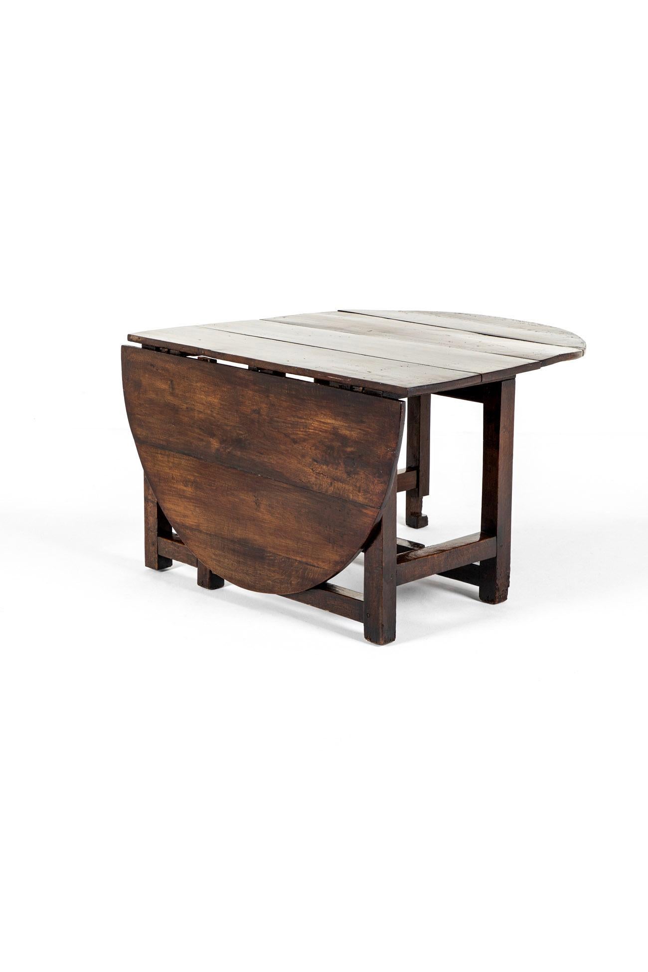 Sculpté à la main Table de chasse irlandaise du 18e siècle en vente