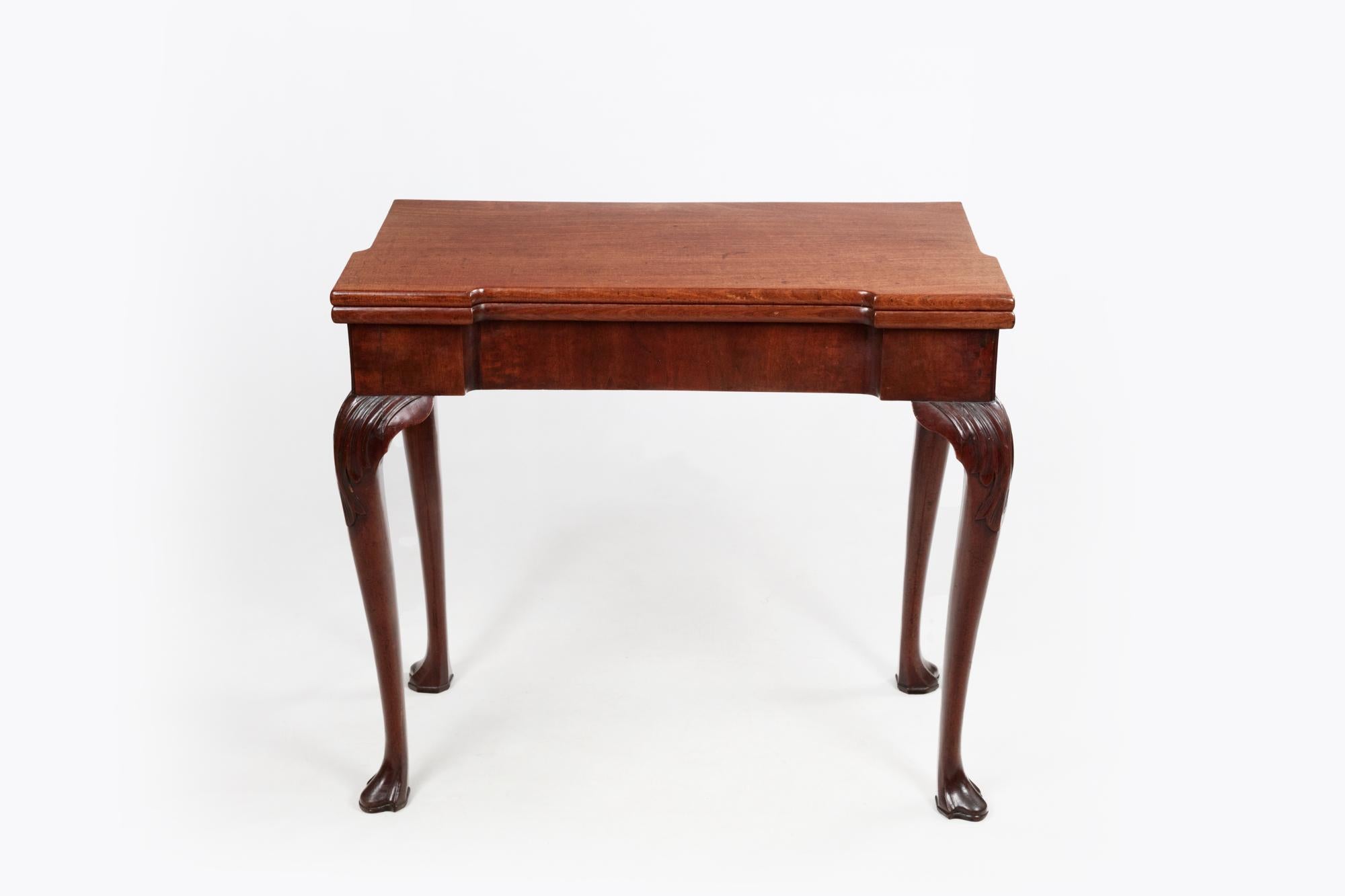 18th Century Irish Mahogany Folding Games Table In Good Condition For Sale In Dublin 8, IE