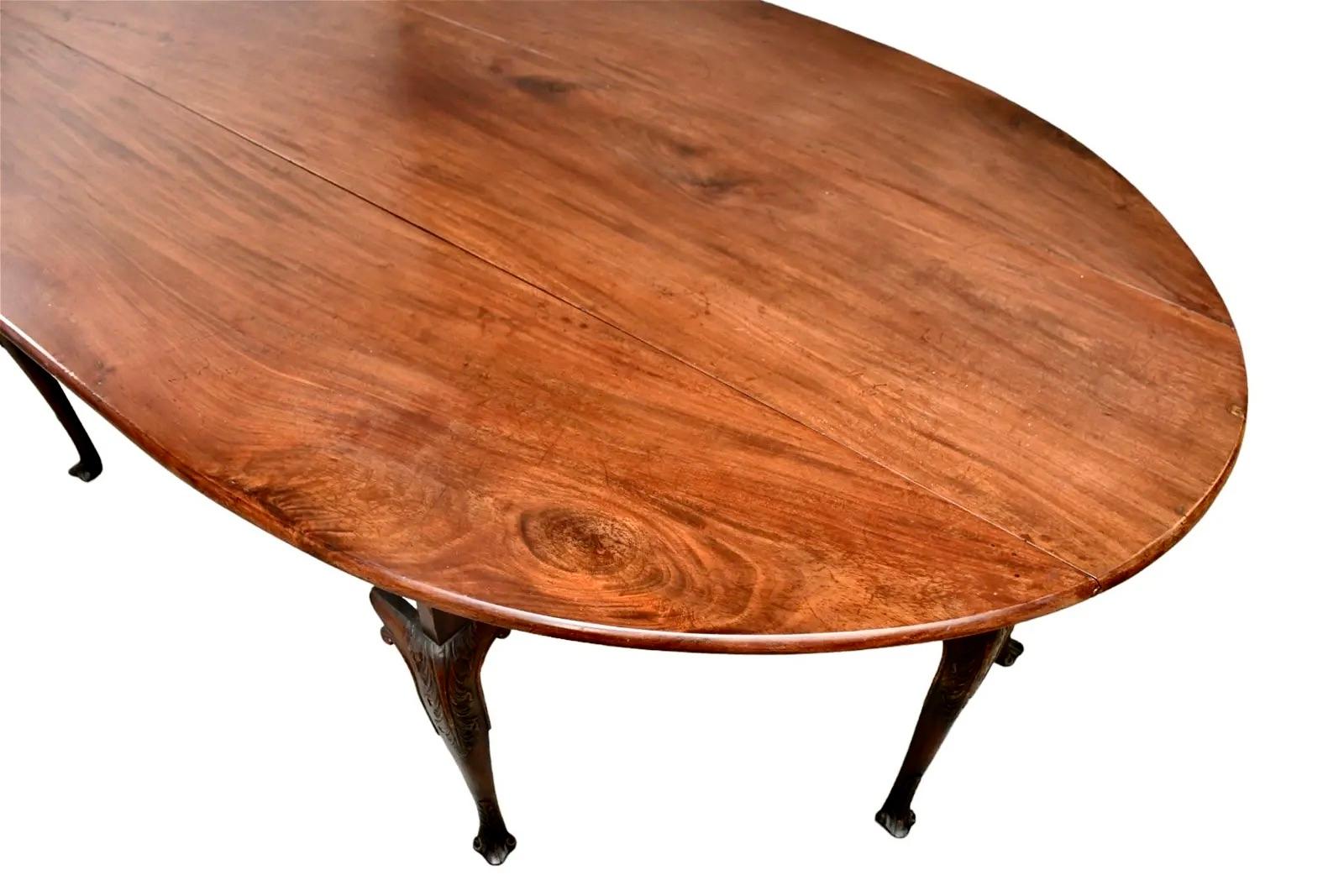 Carved 18th Century Irish Mahogany Wake or Dropleaf Dining Table For Sale