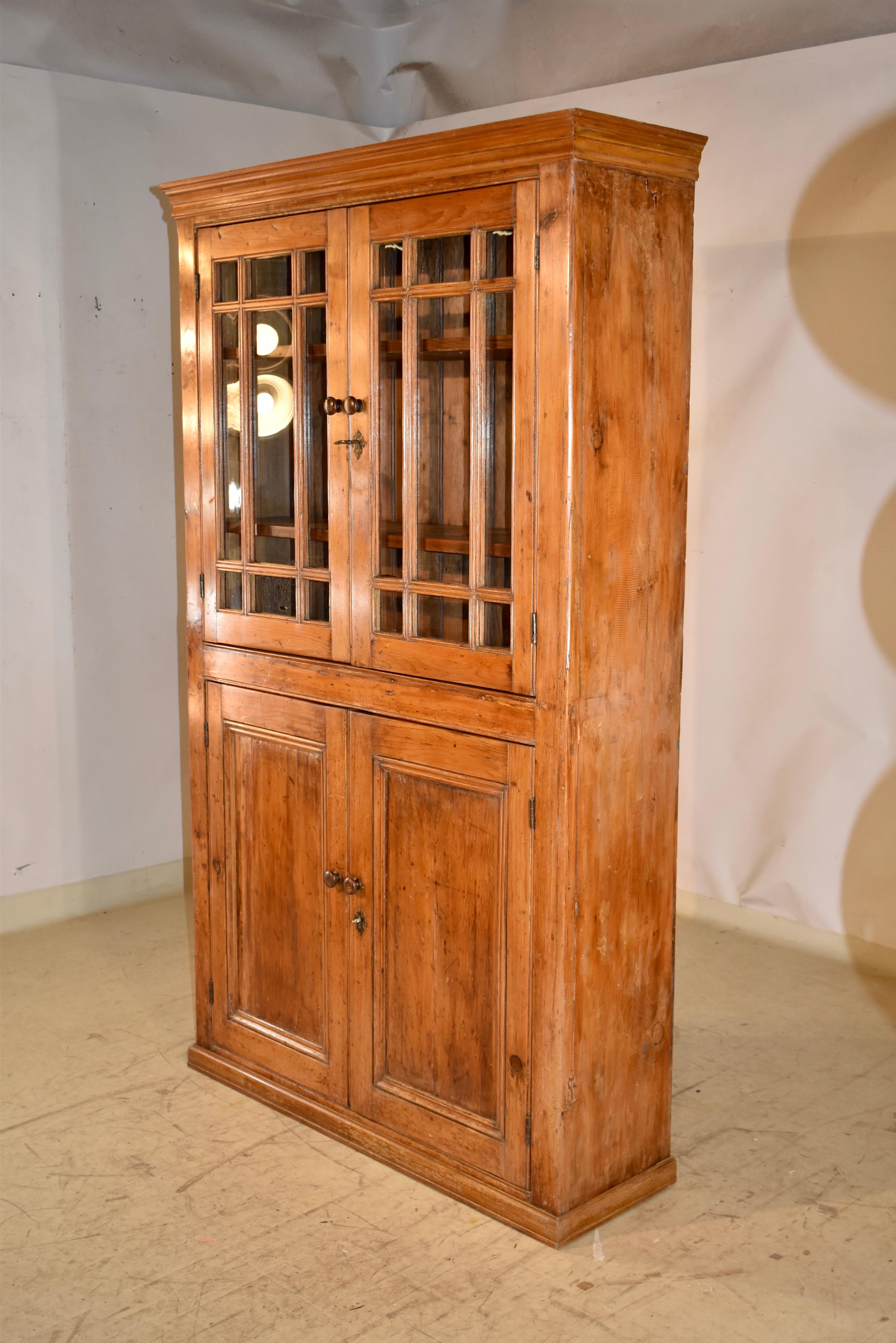 Wandschrank aus irischem Kiefernholz aus dem 18. (Georgian) im Angebot