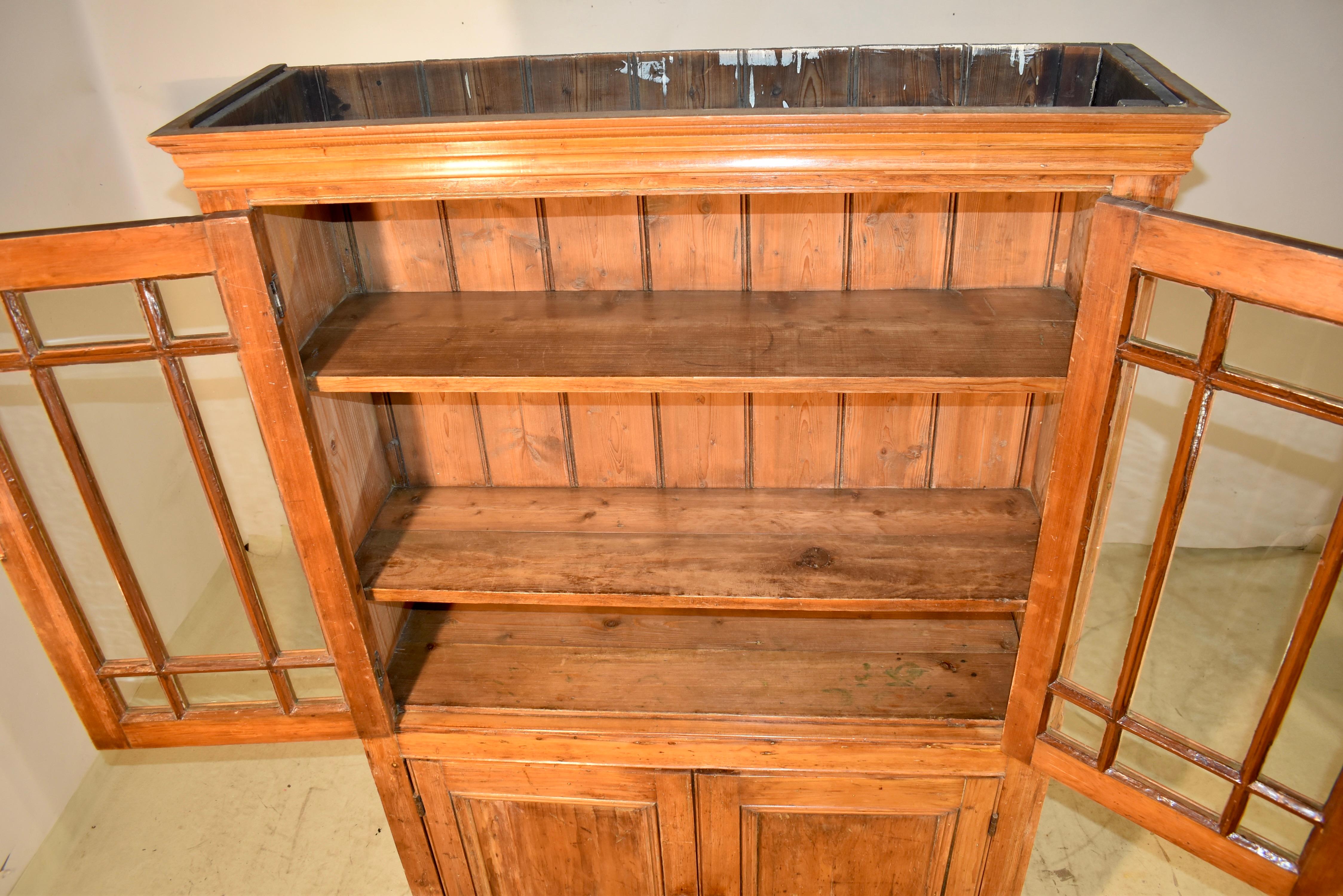 Wandschrank aus irischem Kiefernholz aus dem 18. im Angebot 1