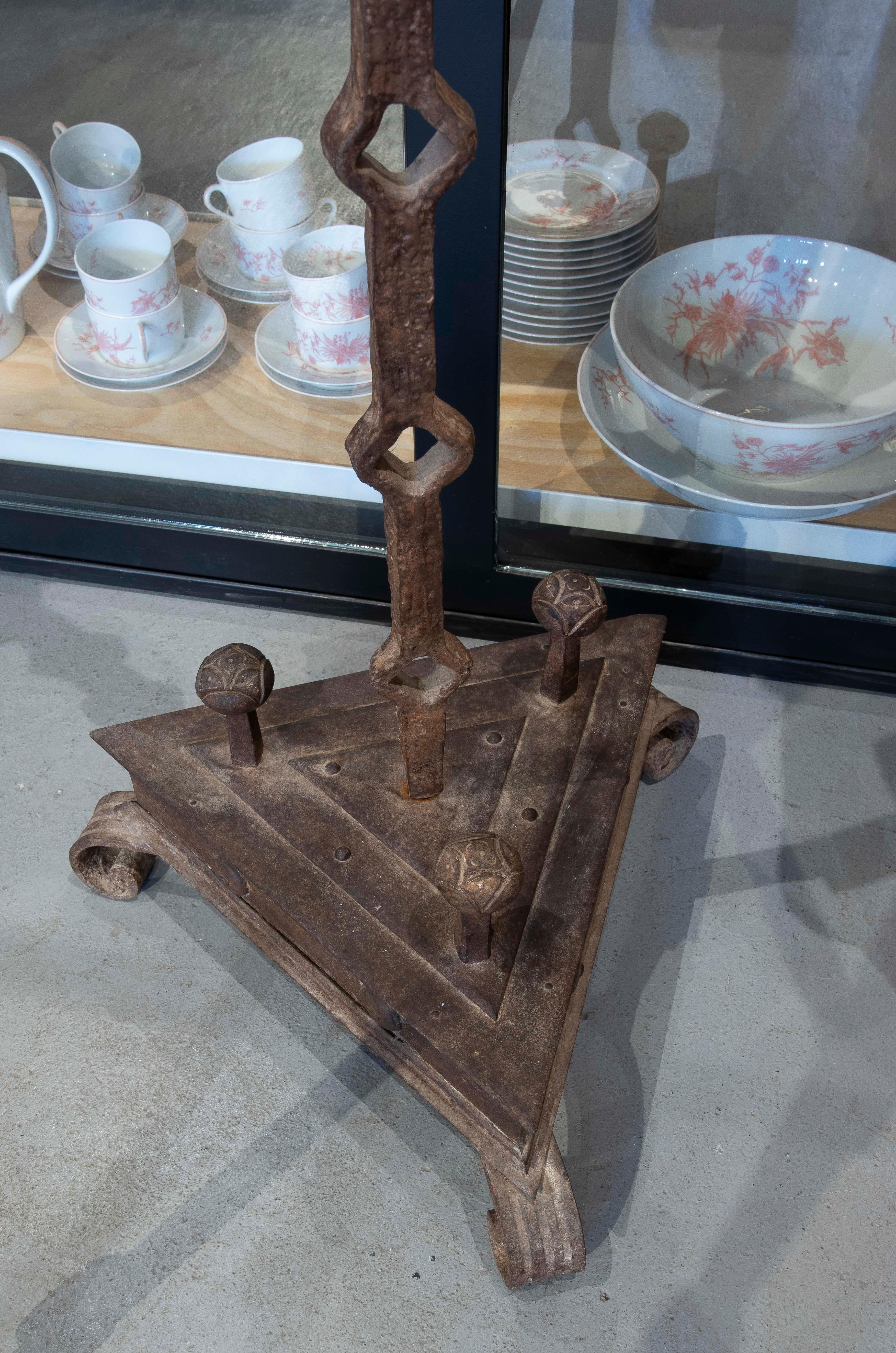 18th Century Iron Stand with Triangular Foot and Decorations For Sale 6