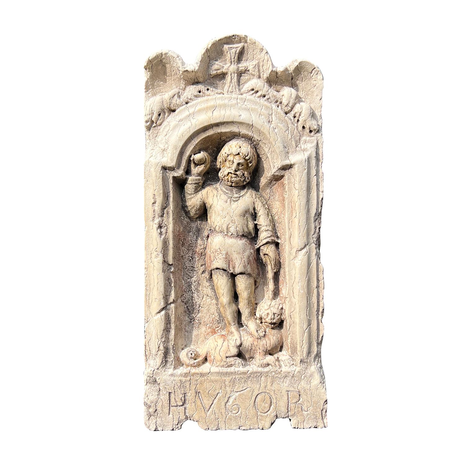 Un antico rilievo o pannello da parete di Marmor Biancone, risalente all'inizio del XVIII secolo, in buone condizioni. Leggero scolorimento dovuto all'età. Usura coerente con l'età e l'uso. Circa 1700 - 1720, Croazia.