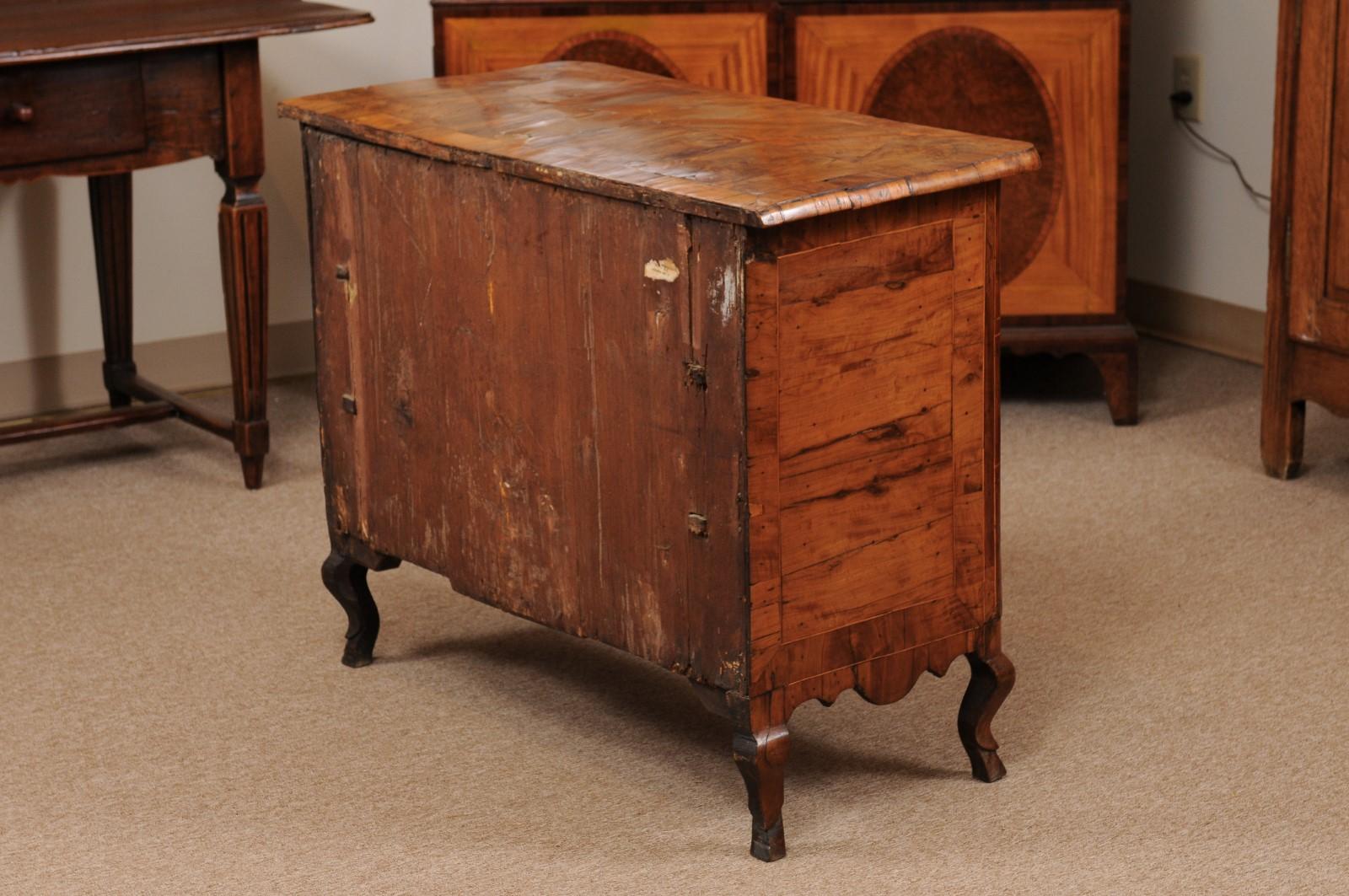 18th Century Italian 3-Drawer Commode in Olivewood with Cabriole Legs For Sale 6