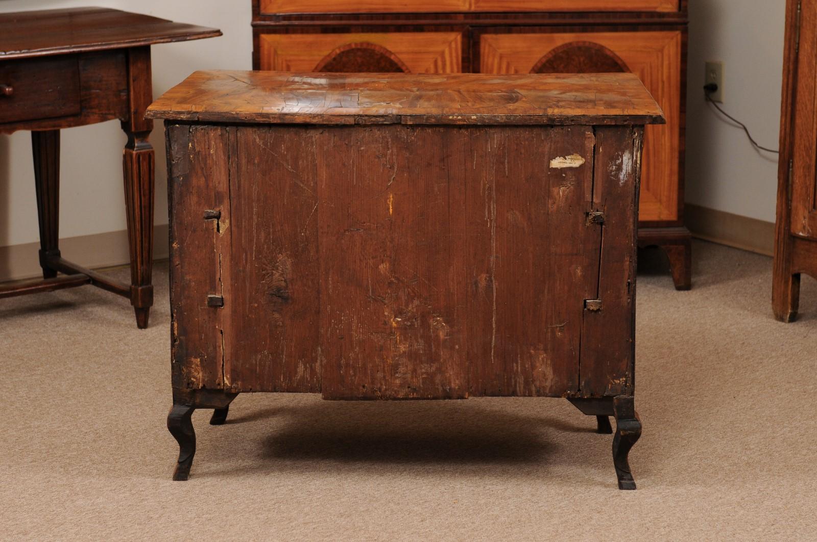 18th Century Italian 3-Drawer Commode in Olivewood with Cabriole Legs For Sale 7