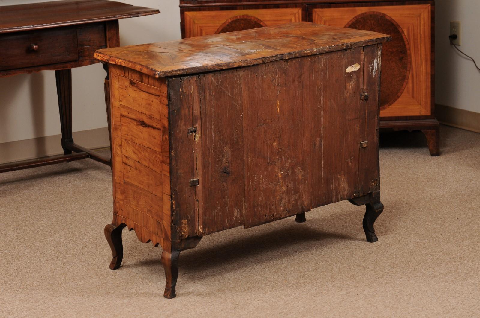 18th Century Italian 3-Drawer Commode in Olivewood with Cabriole Legs For Sale 8