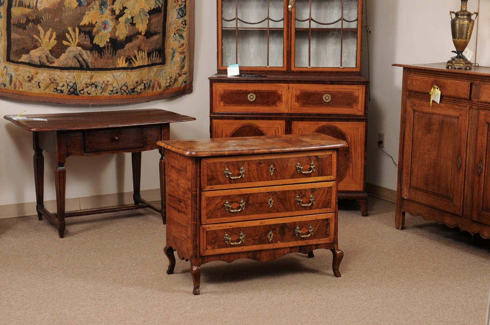 18th Century and Earlier 18th Century Italian 3-Drawer Commode in Olivewood with Cabriole Legs For Sale