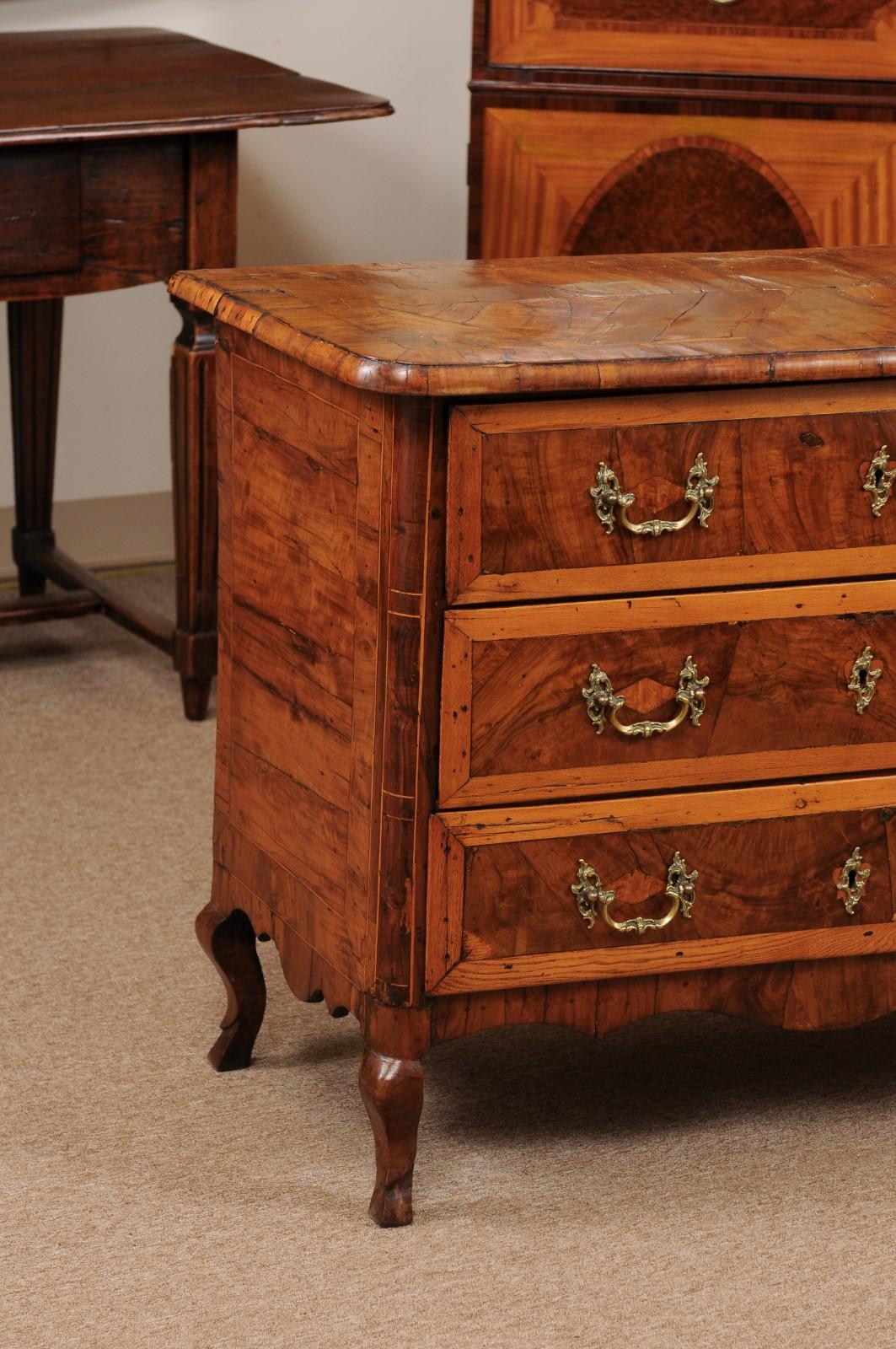 Wood 18th Century Italian 3-Drawer Commode in Olivewood with Cabriole Legs For Sale